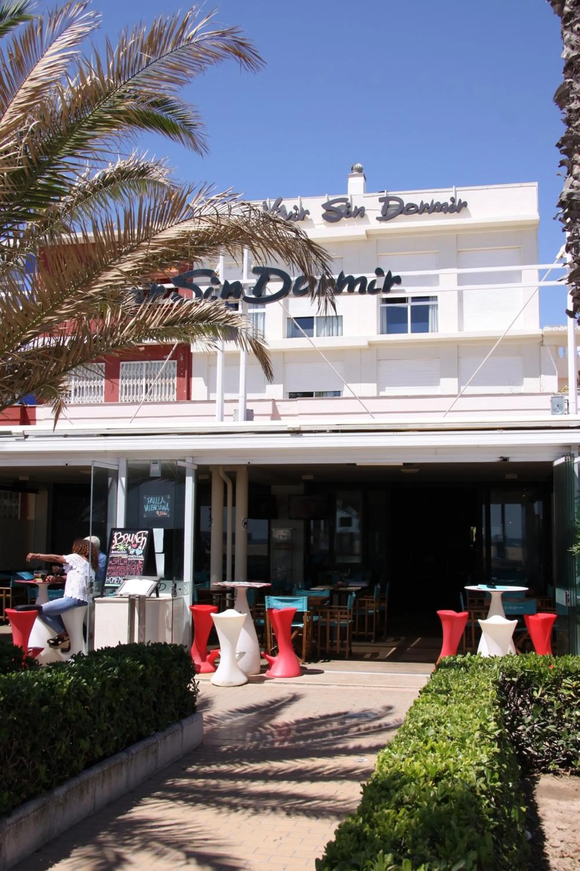 Property building in El Globo