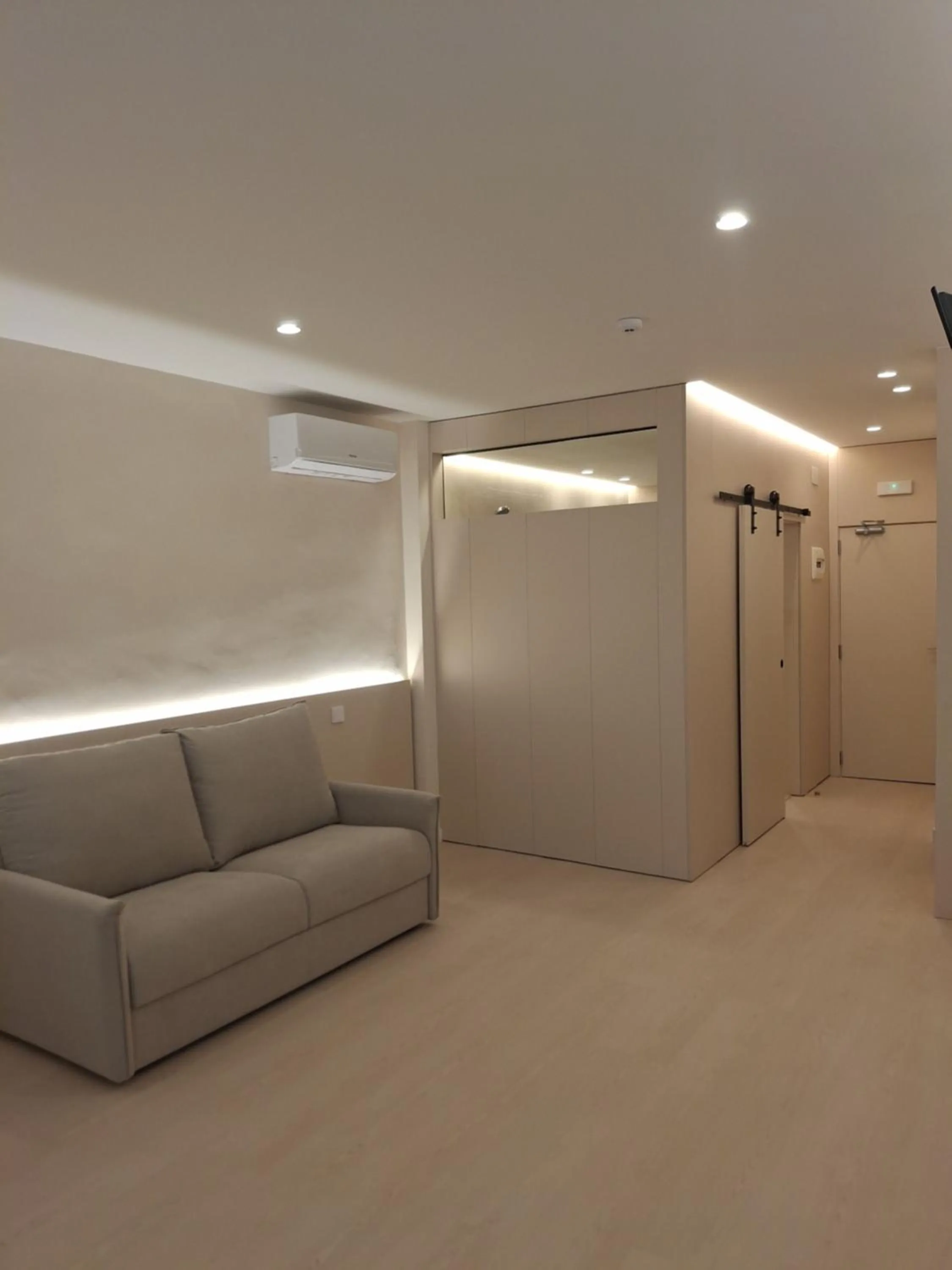 Photo of the whole room in El Globo