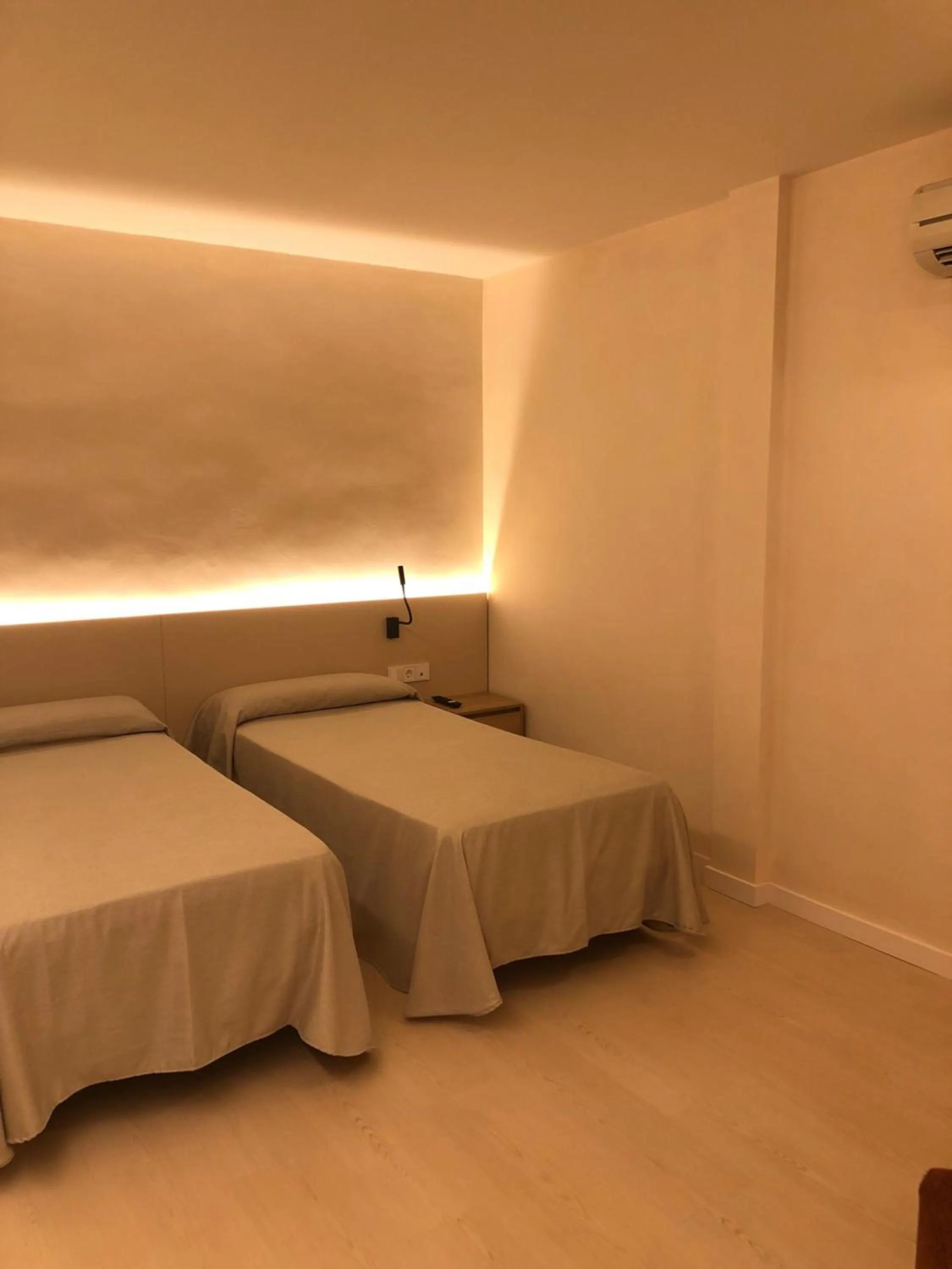 Photo of the whole room, Bed in El Globo