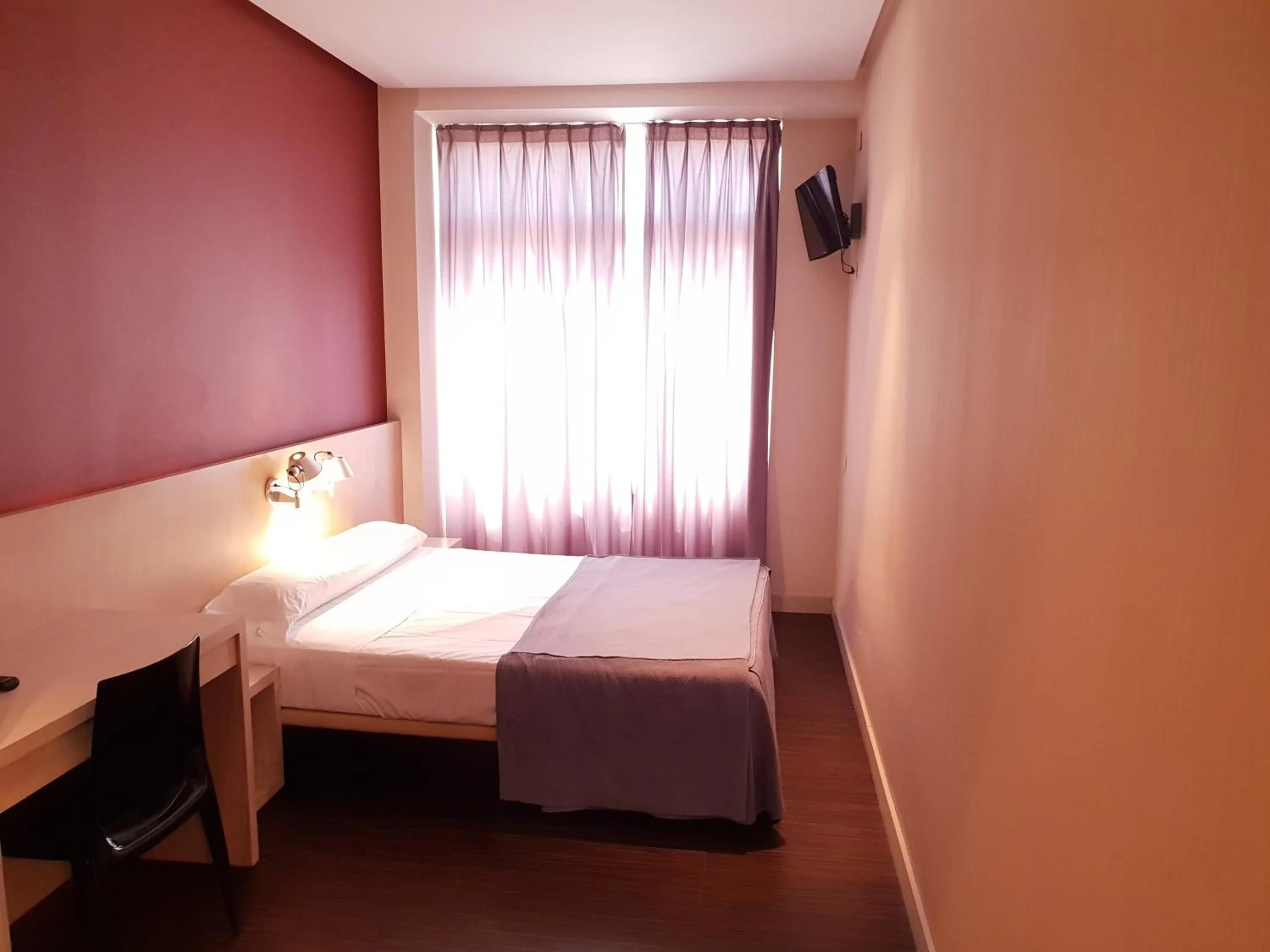 Photo of the whole room, Bed in El Globo