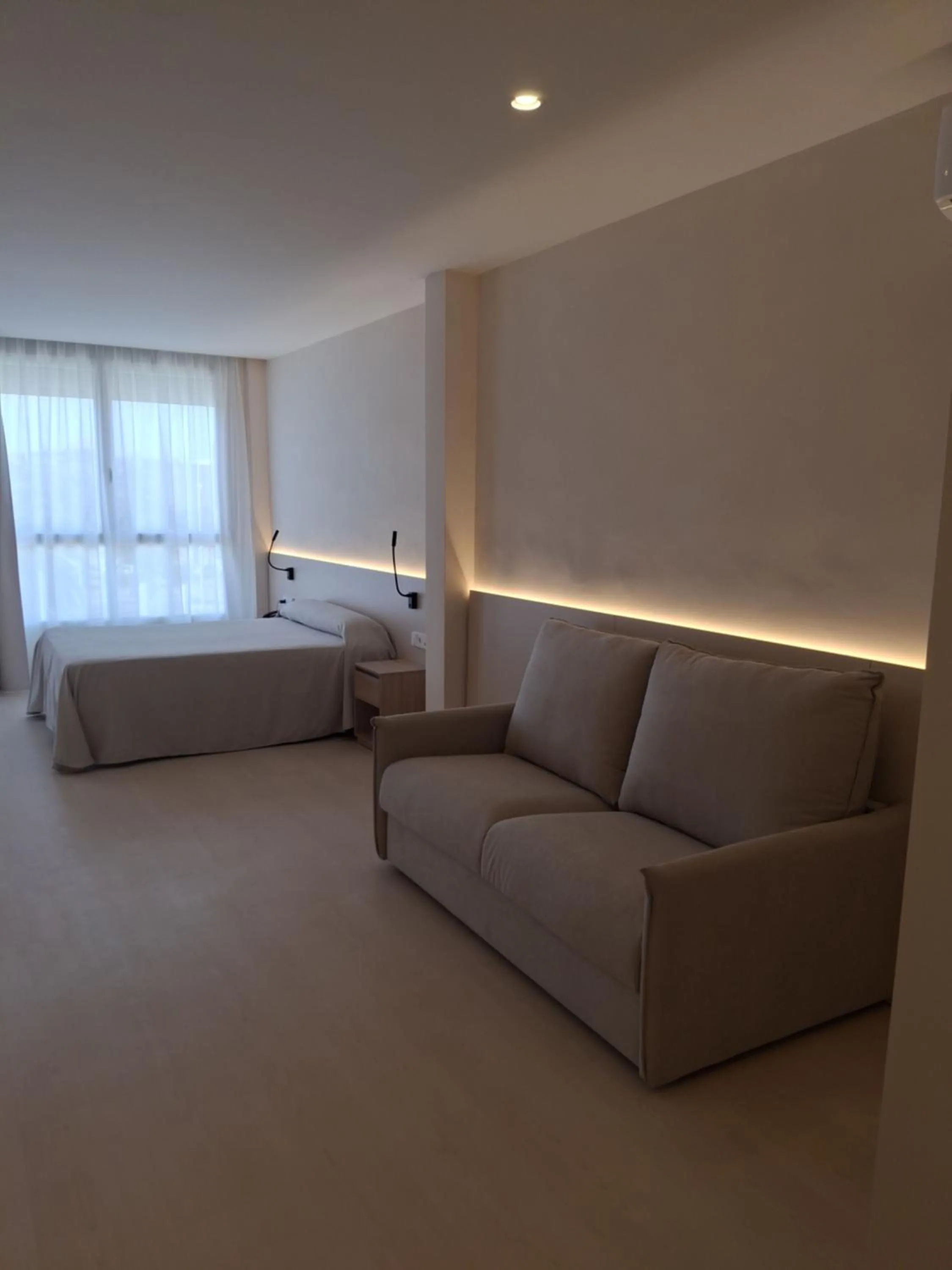 Photo of the whole room in El Globo