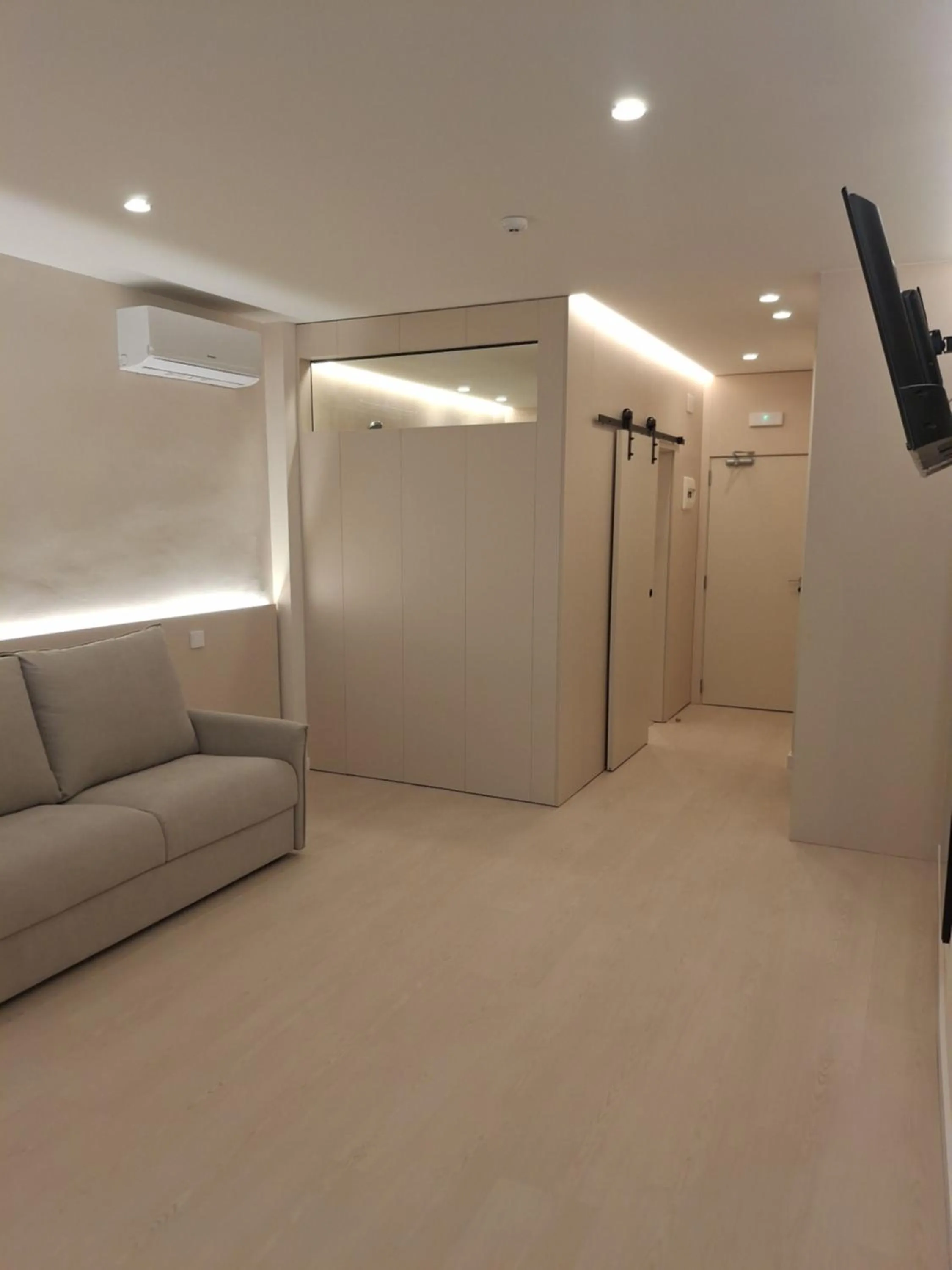 Photo of the whole room in El Globo