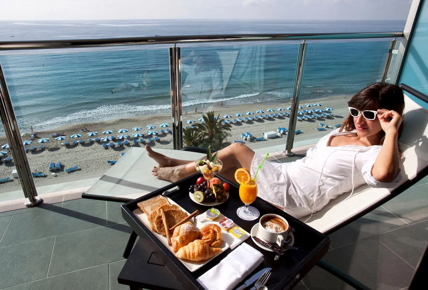 People in Hotel Allon Mediterrania