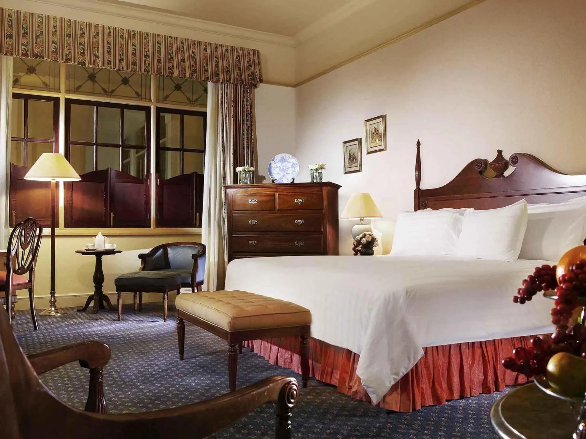 Photo of the whole room, Bed in Hotel Majapahit Surabaya MGallery