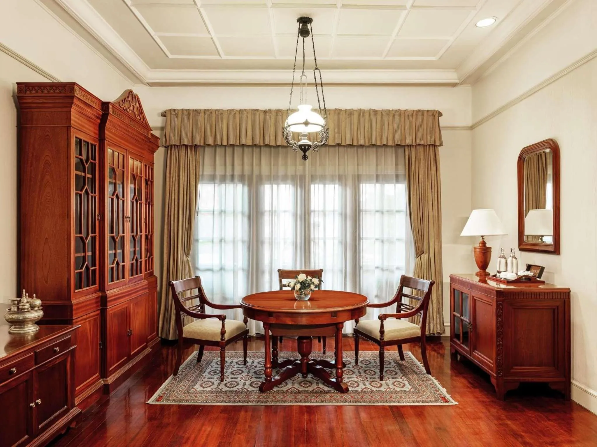 Photo of the whole room in Hotel Majapahit Surabaya MGallery