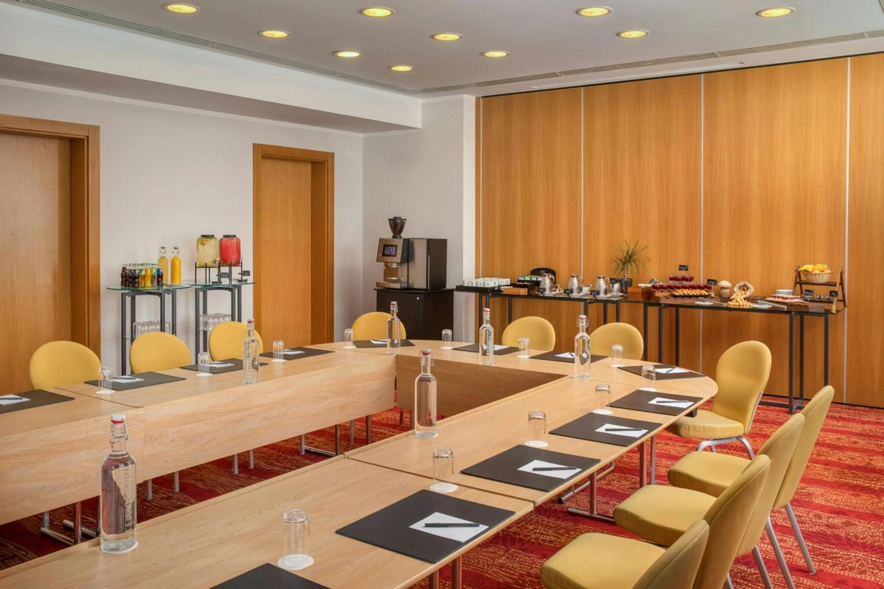 Meeting/conference room in Courtyard by Marriott Budapest City Center