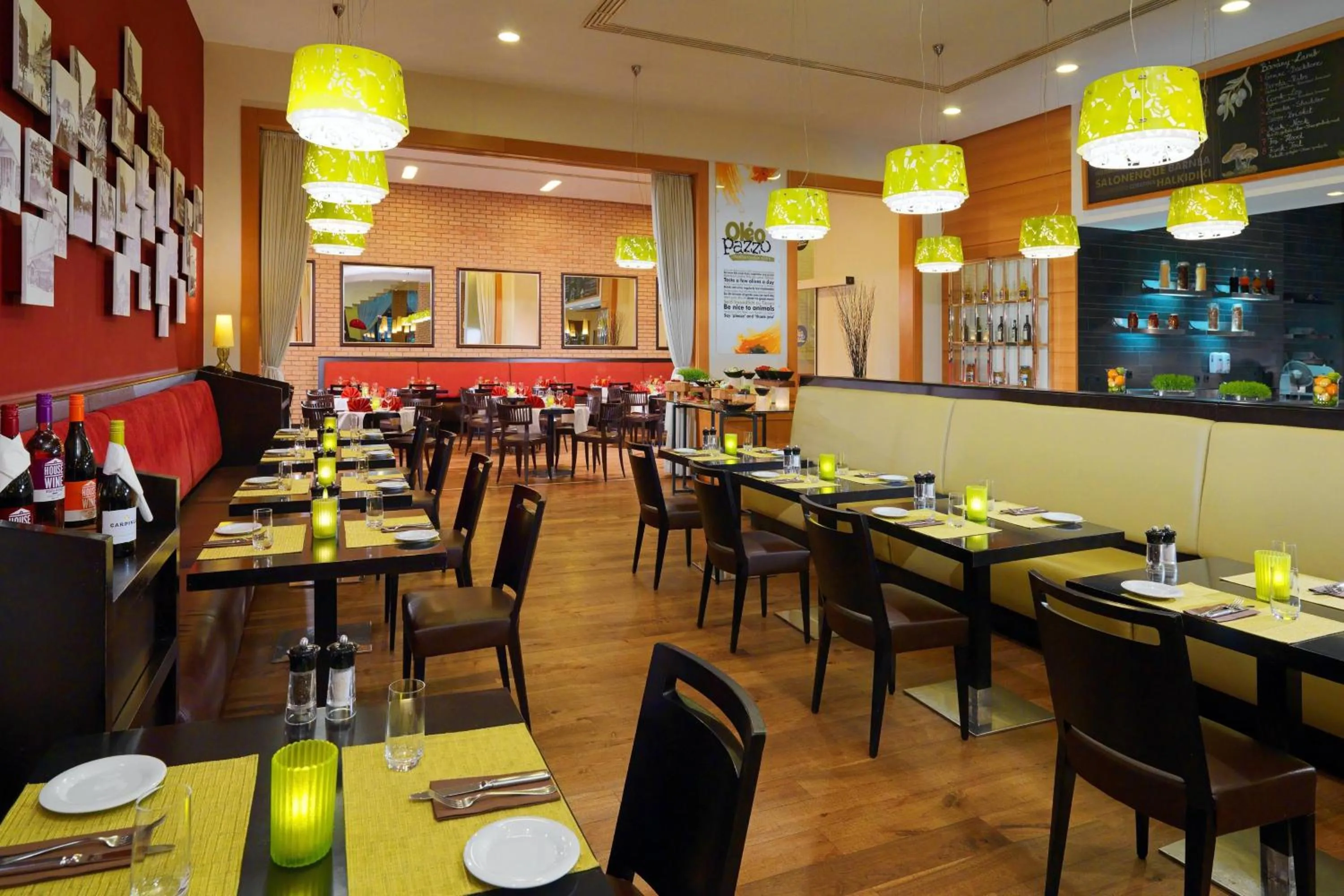 Restaurant/places to eat in Courtyard by Marriott Budapest City Center