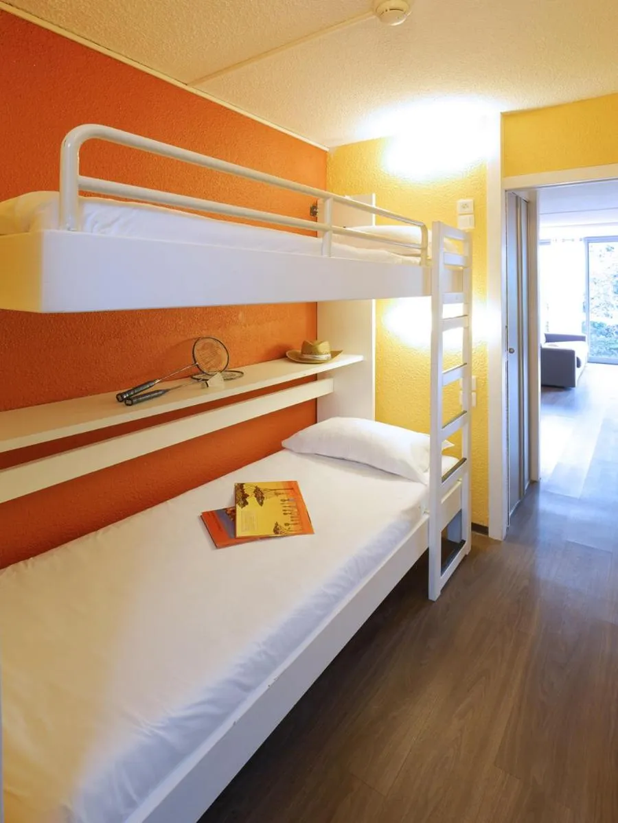 bunk bed, Bed in ULVF Le Domaine de l'Olivaie