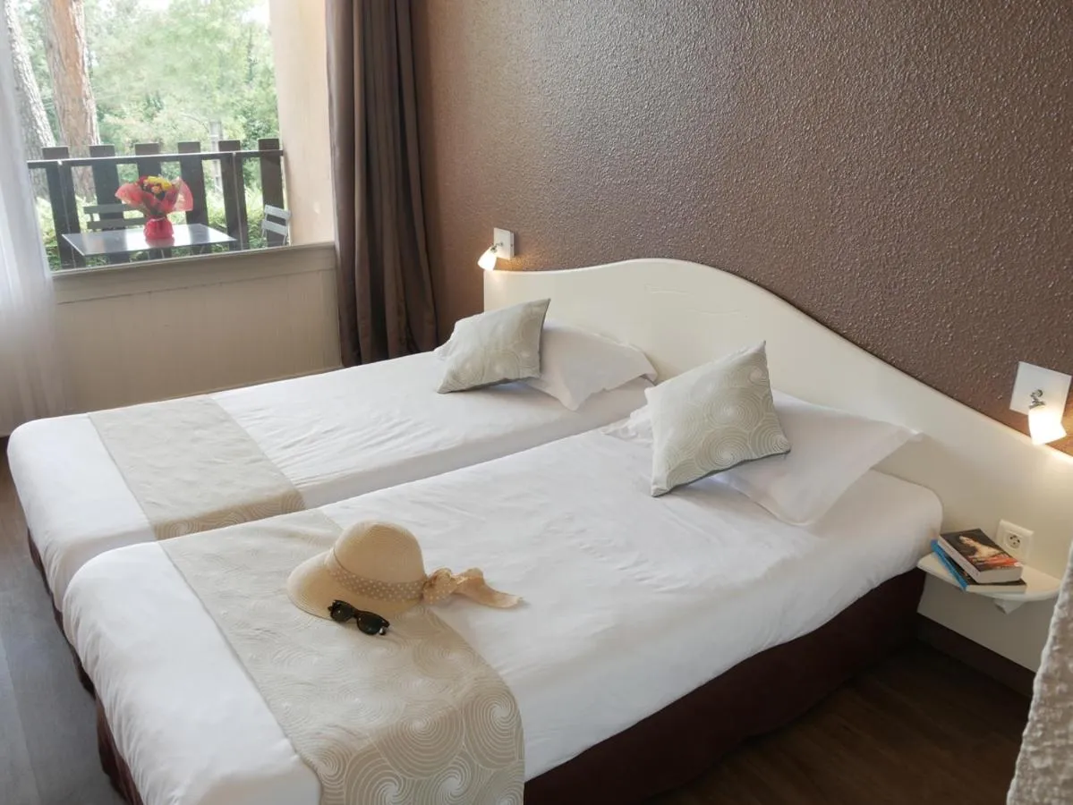 Bed in ULVF Le Domaine de l'Olivaie