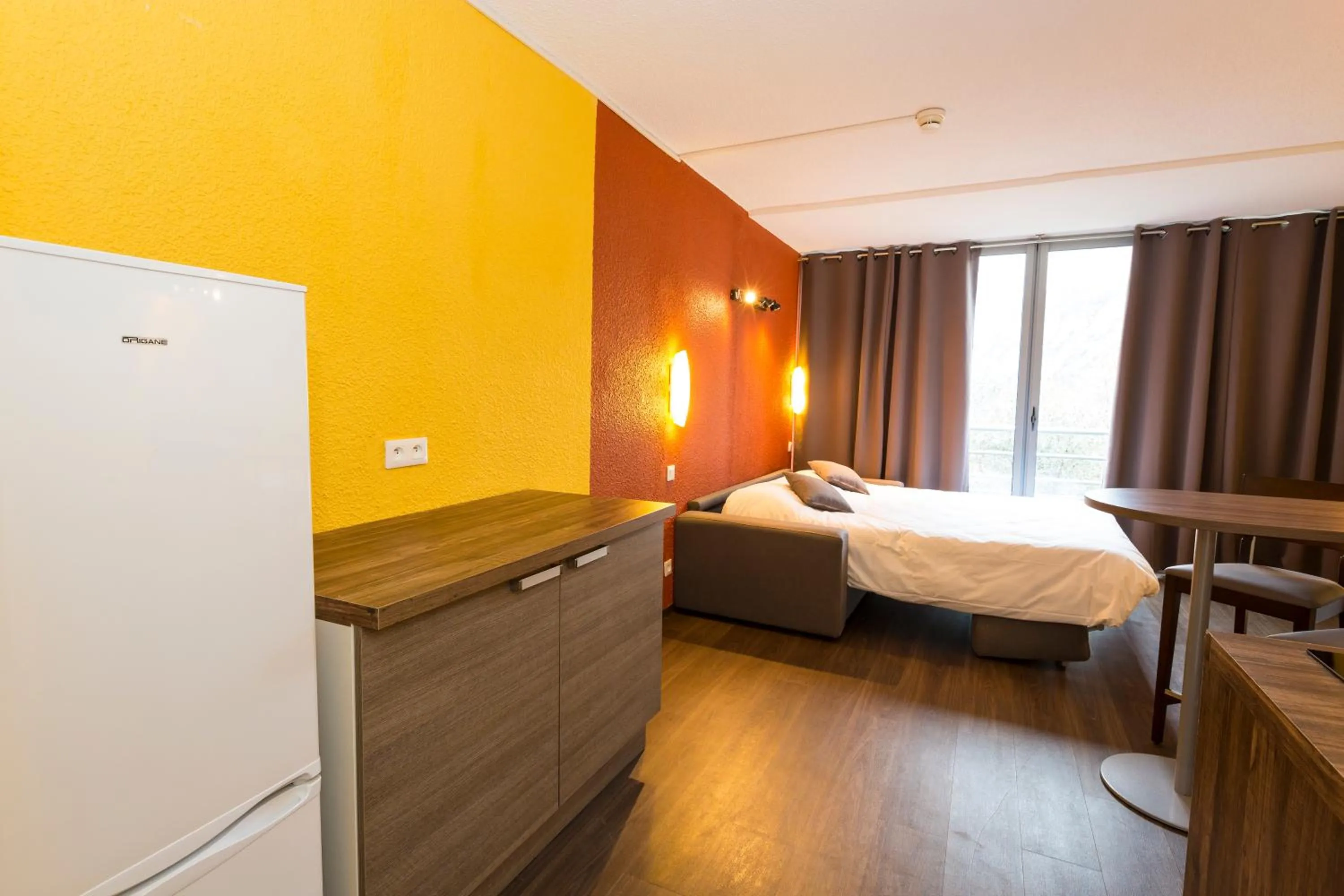 Living room, Bed in ULVF Le Domaine de l'Olivaie