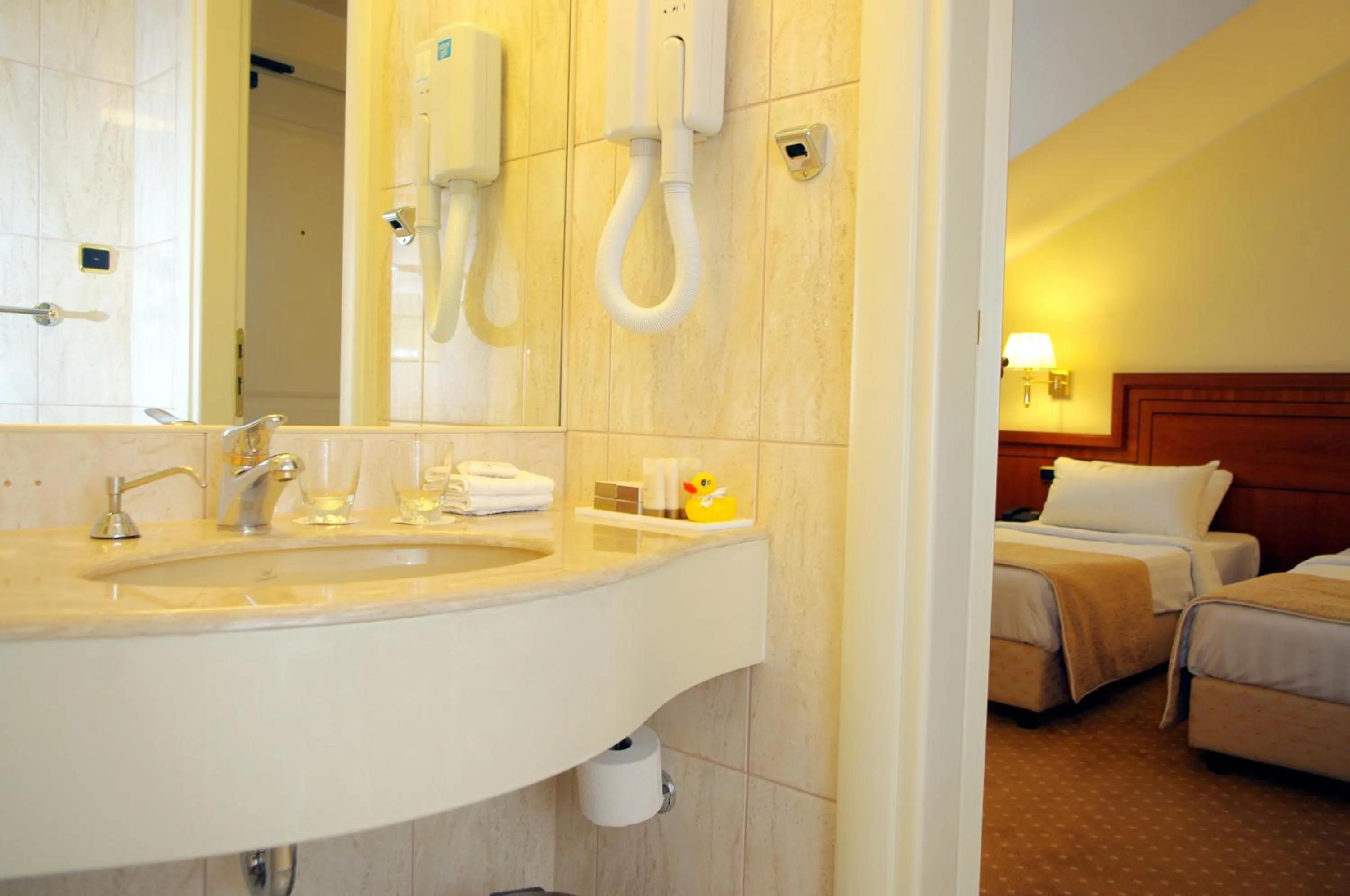 Bathroom, Bed in My City Hotel