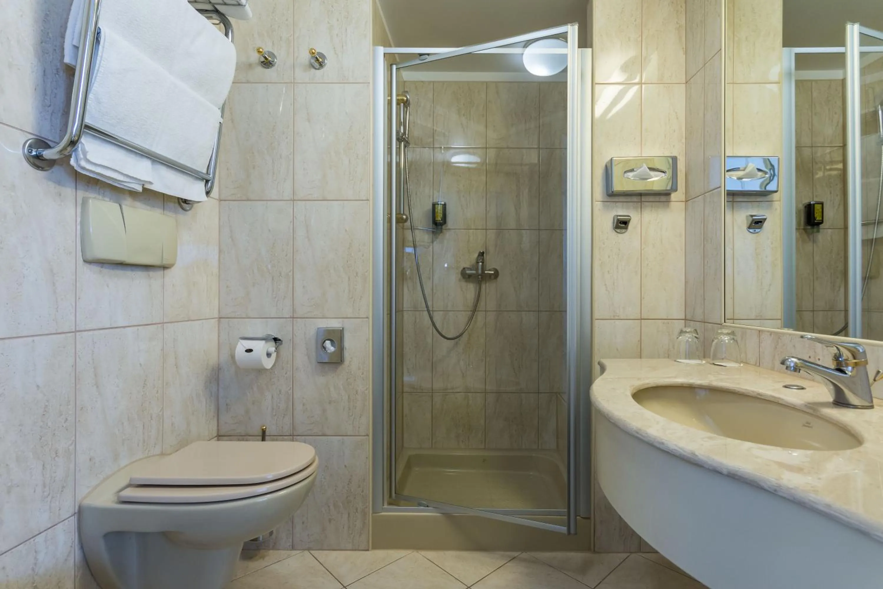 Toilet in My City Hotel