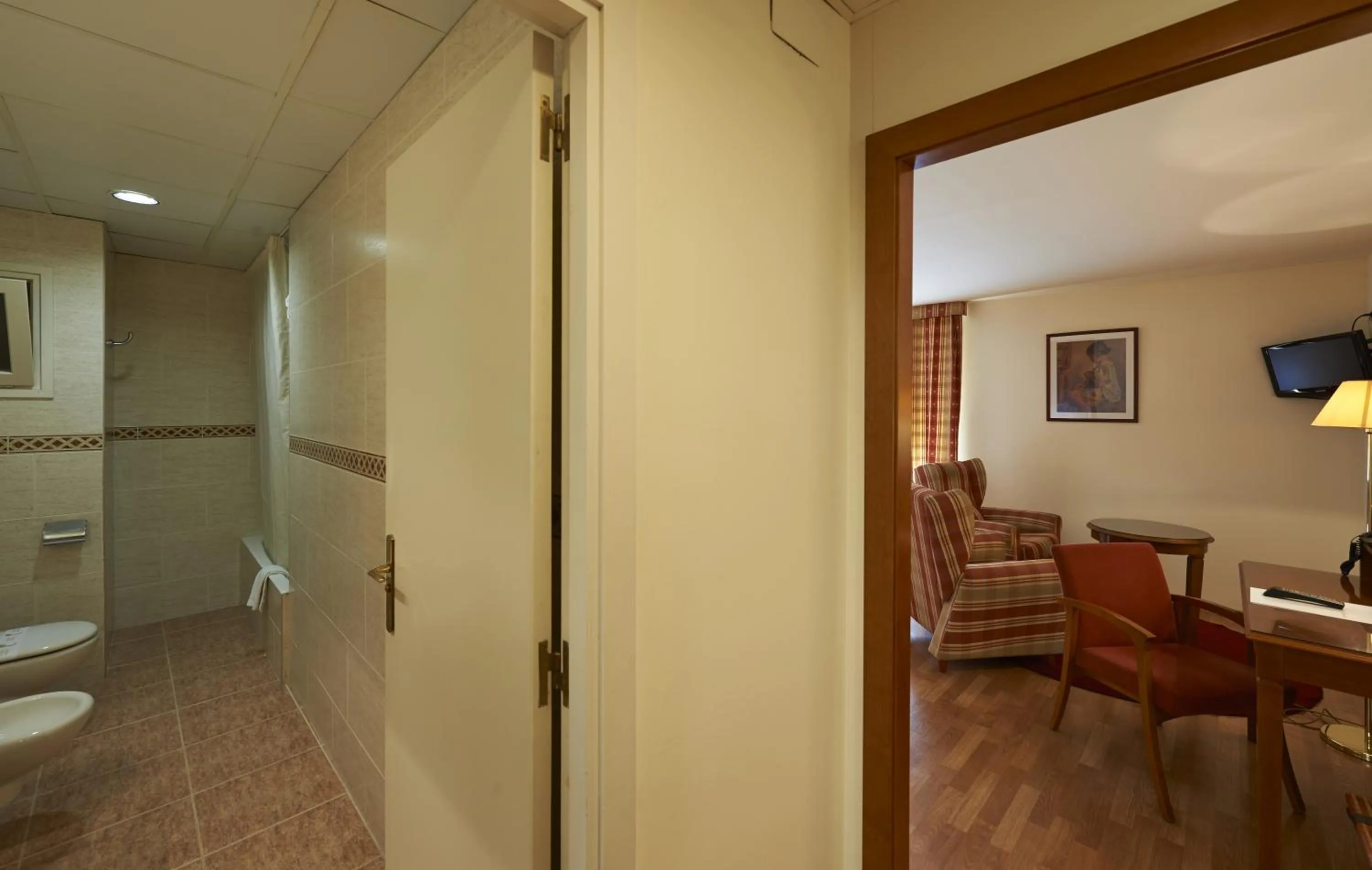 Photo of the whole room in Hotel Abat Cisneros Montserrat