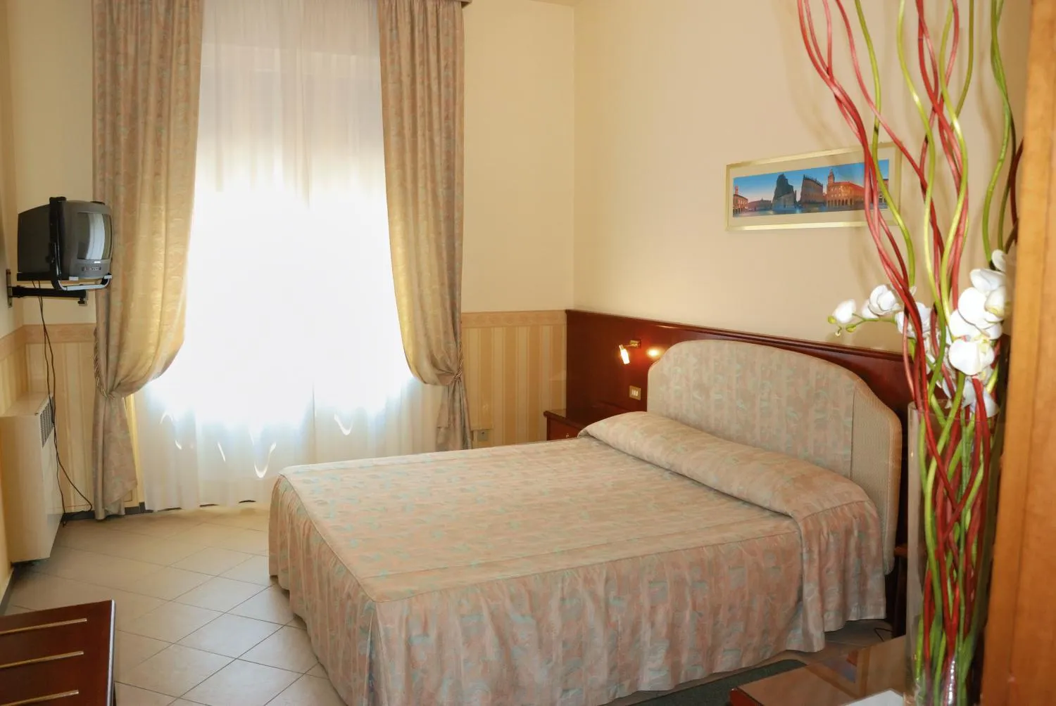 Photo of the whole room in Hotel Olimpic