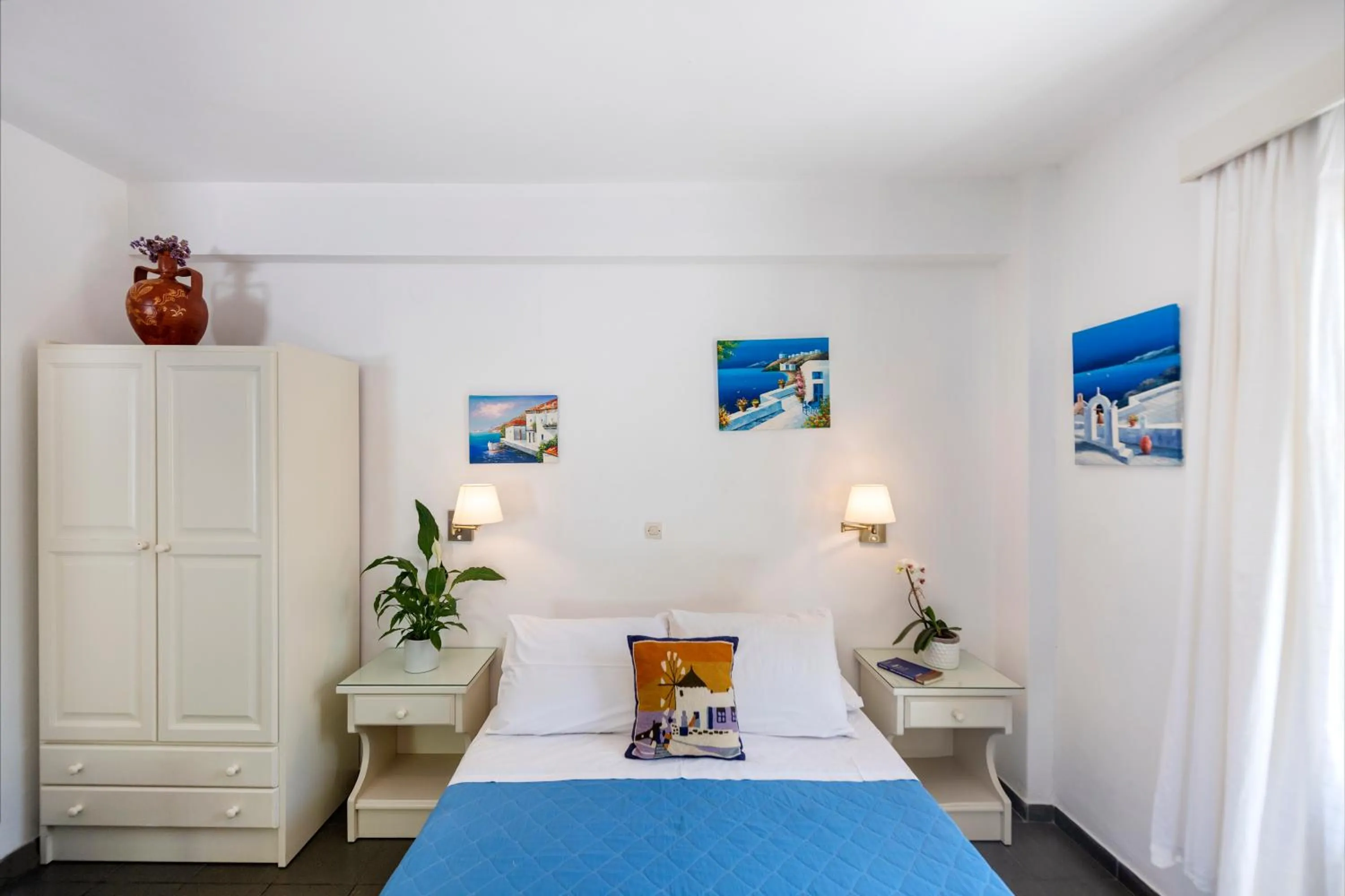 Photo of the whole room, Bed in Margarita Studios