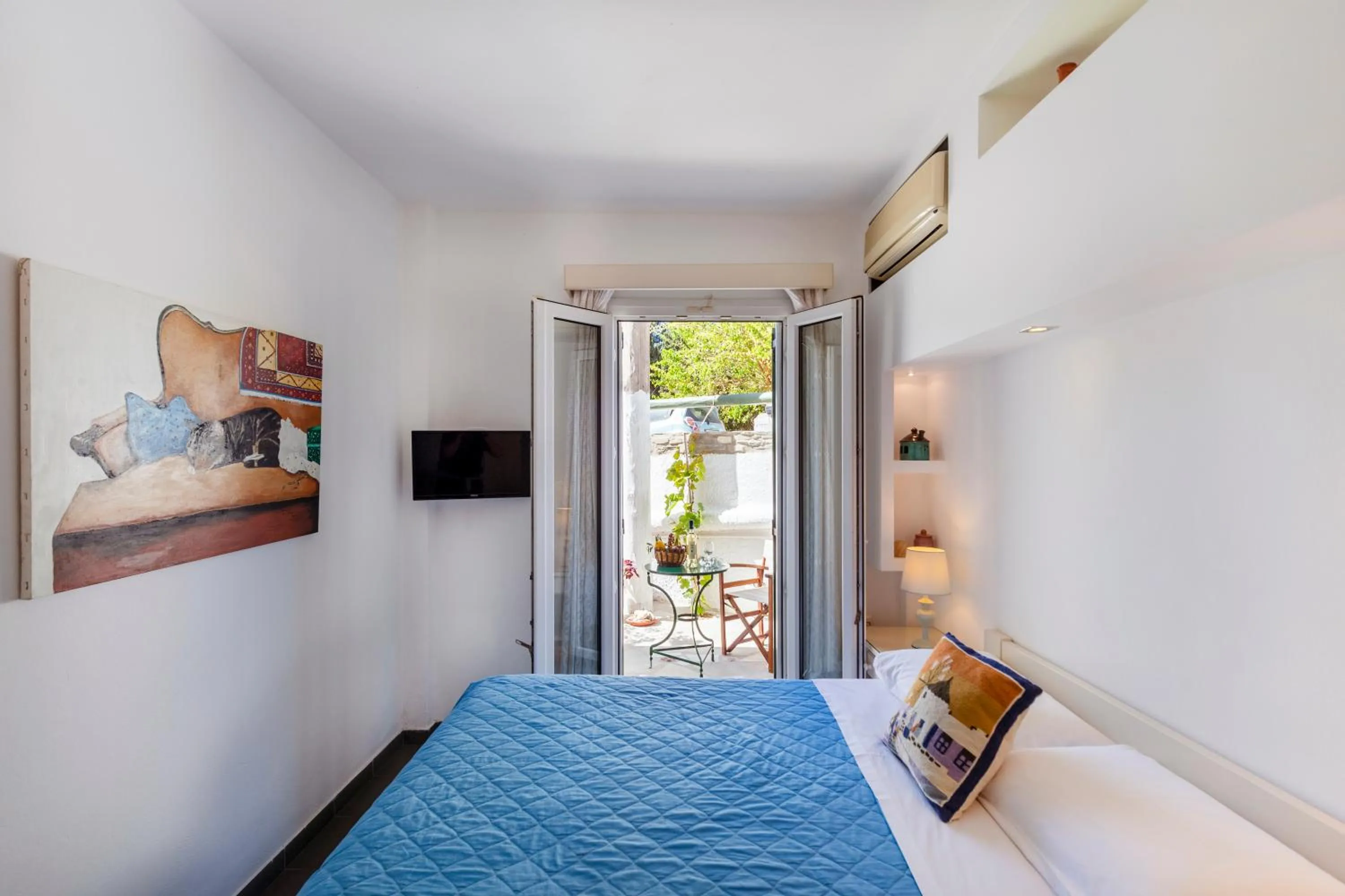 Bed in Margarita Studios