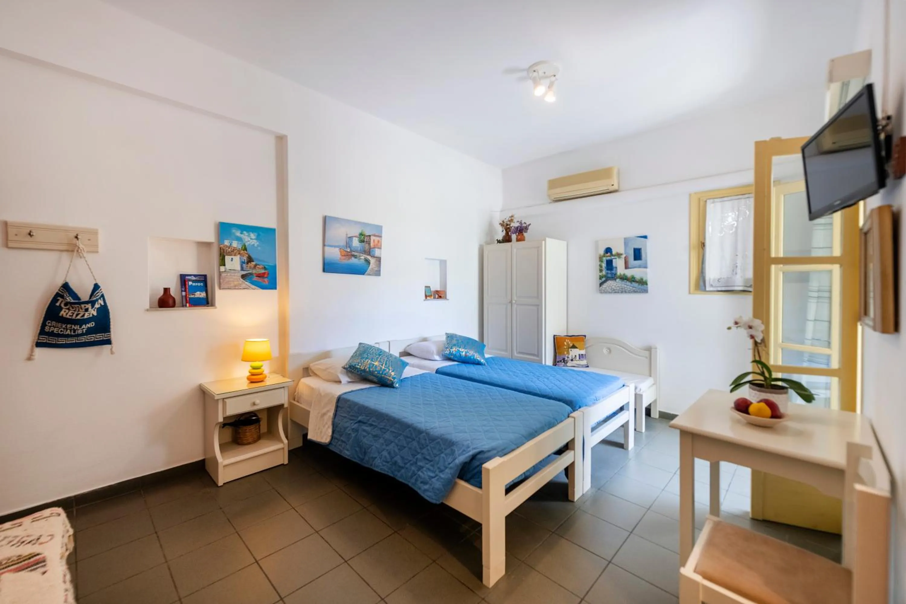 Photo of the whole room, Bed in Margarita Studios