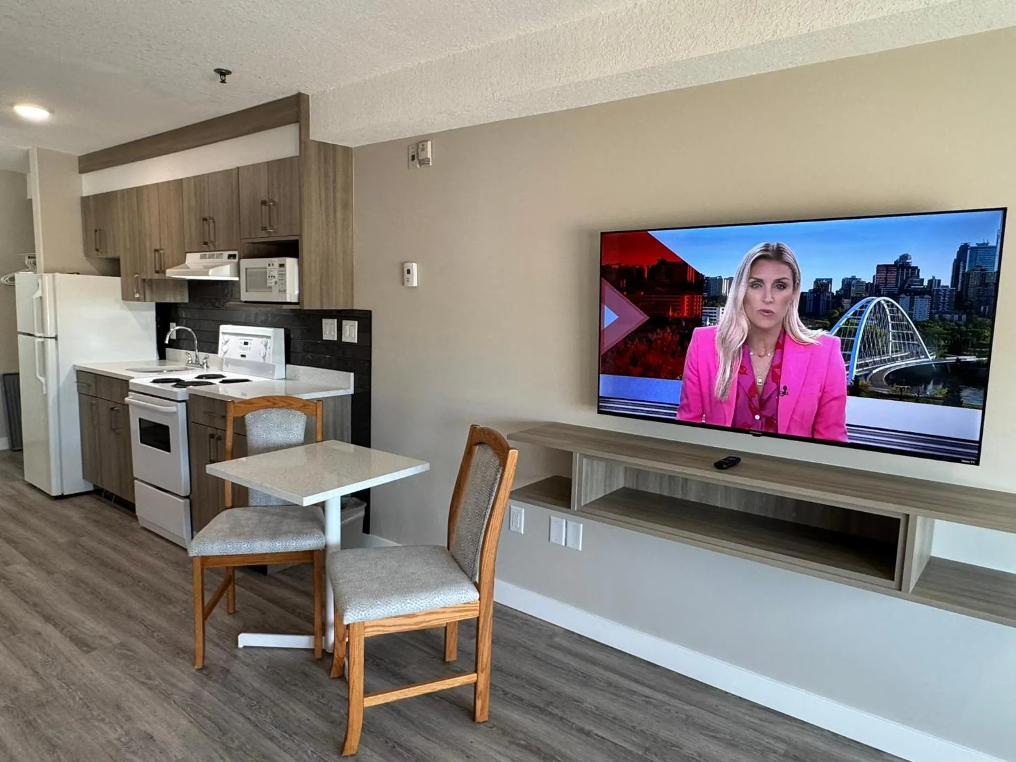 TV and multimedia in Western Budget Motel Leduc #3