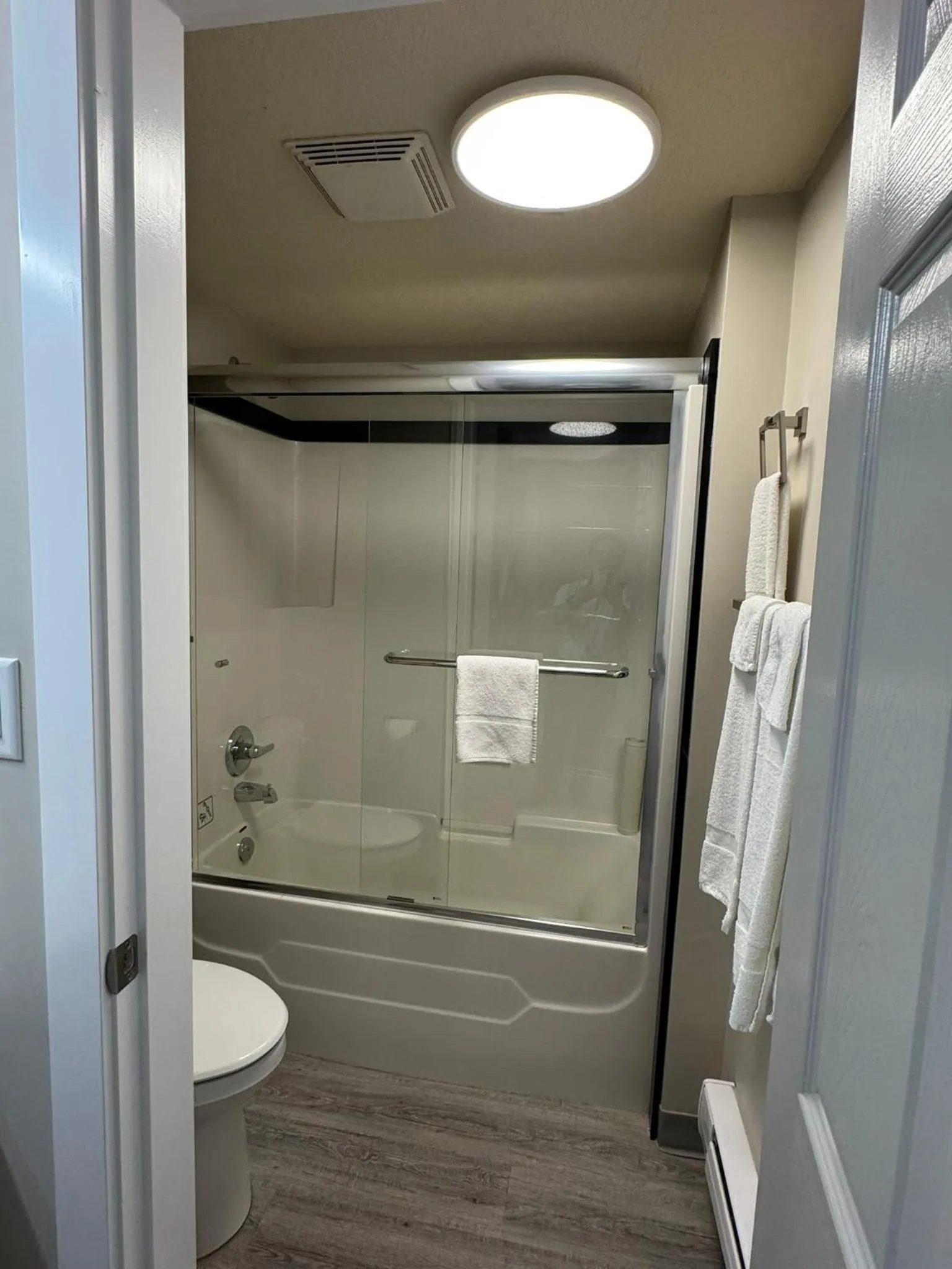 Shower in Western Budget Motel Leduc #3