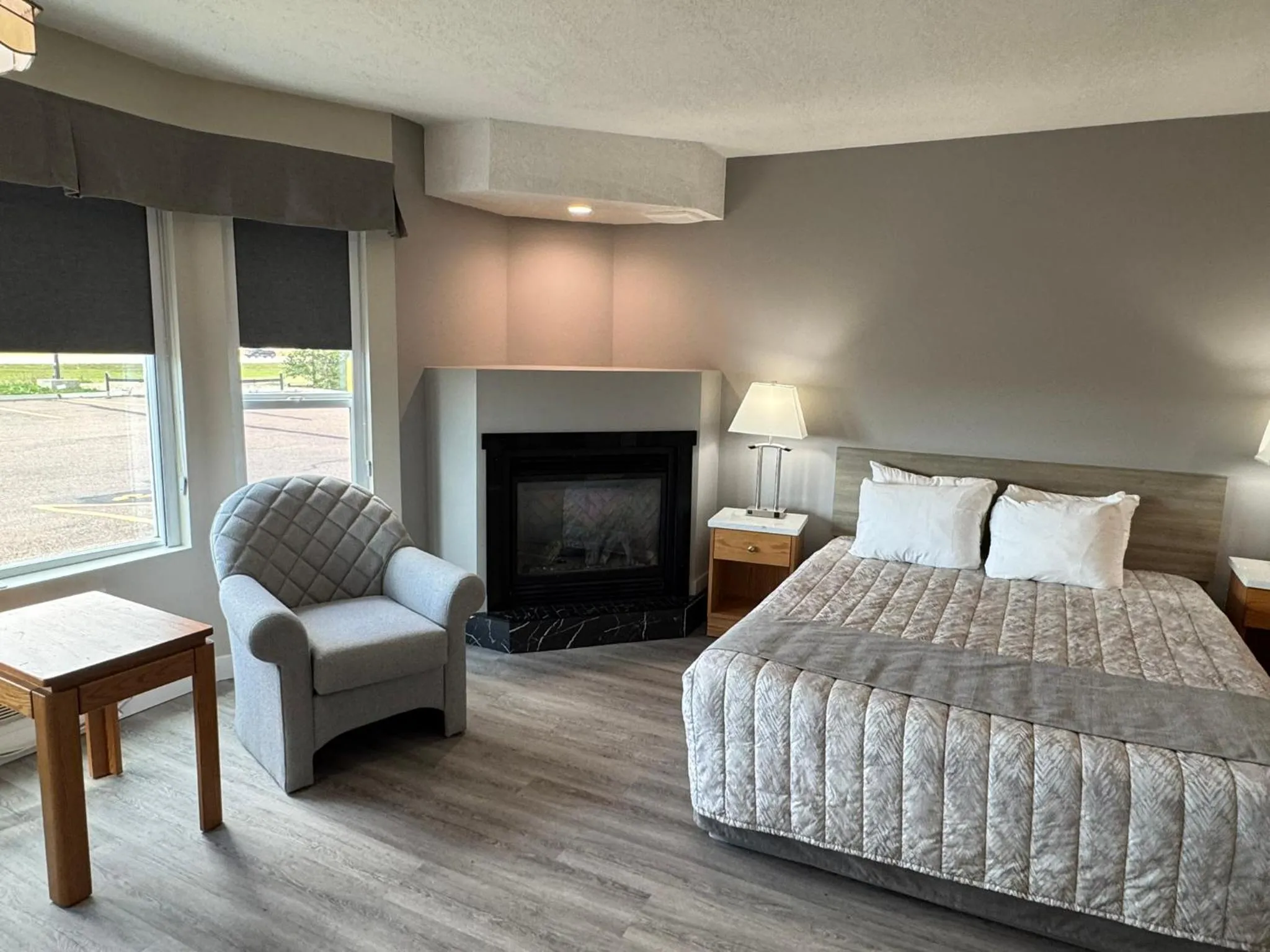 Bed in Western Budget Motel Leduc #3