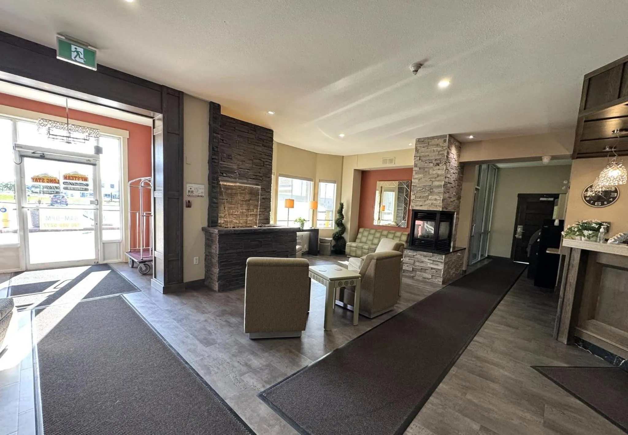 Lobby or reception in Western Budget Motel Leduc #3