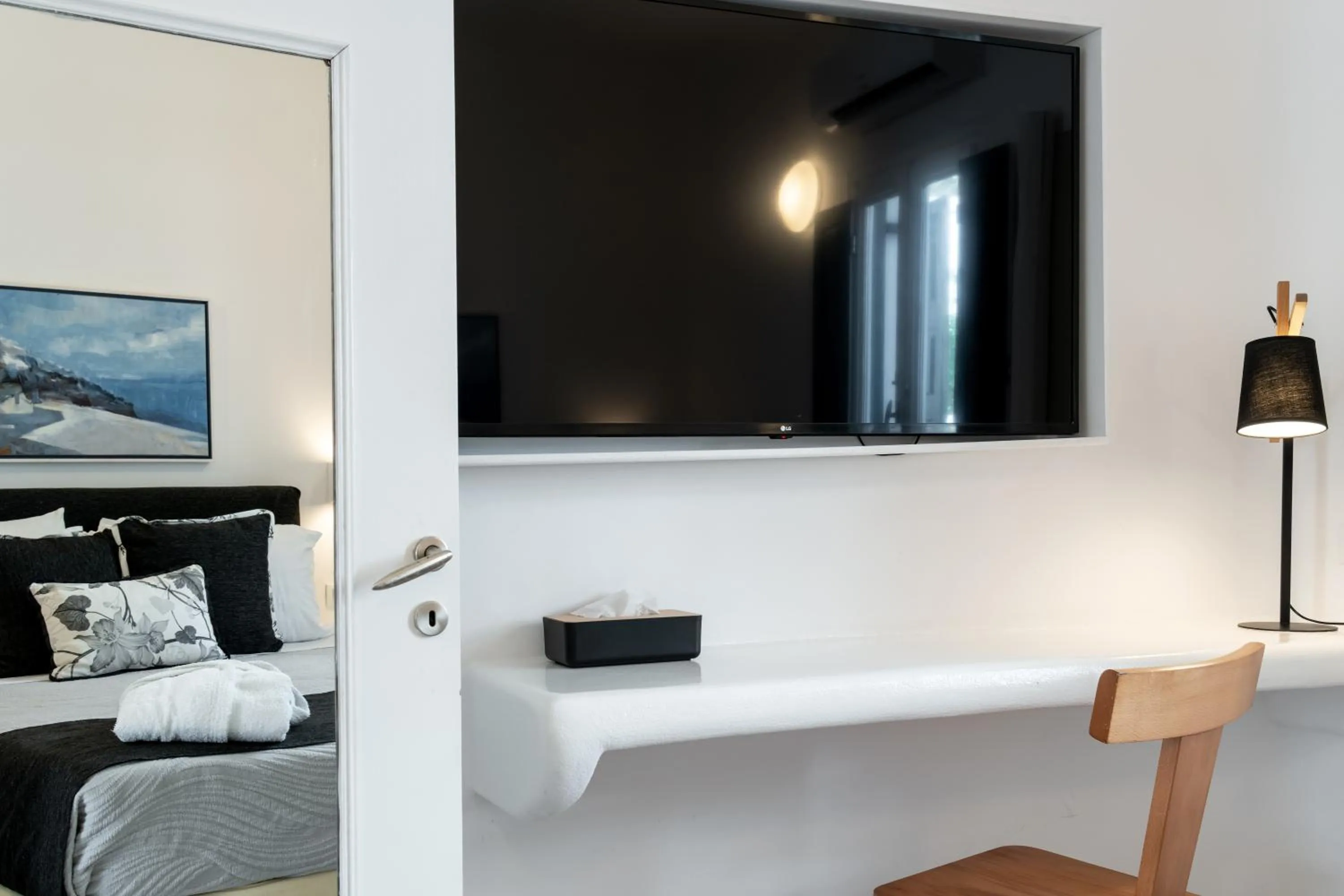 TV and multimedia, Bed in Amaze Suites