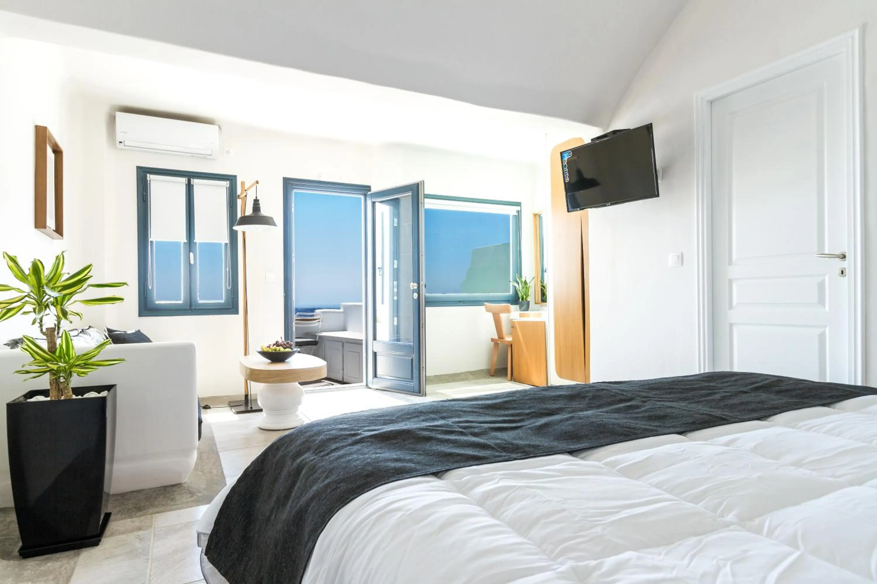 Photo of the whole room, Bed in Amaze Suites