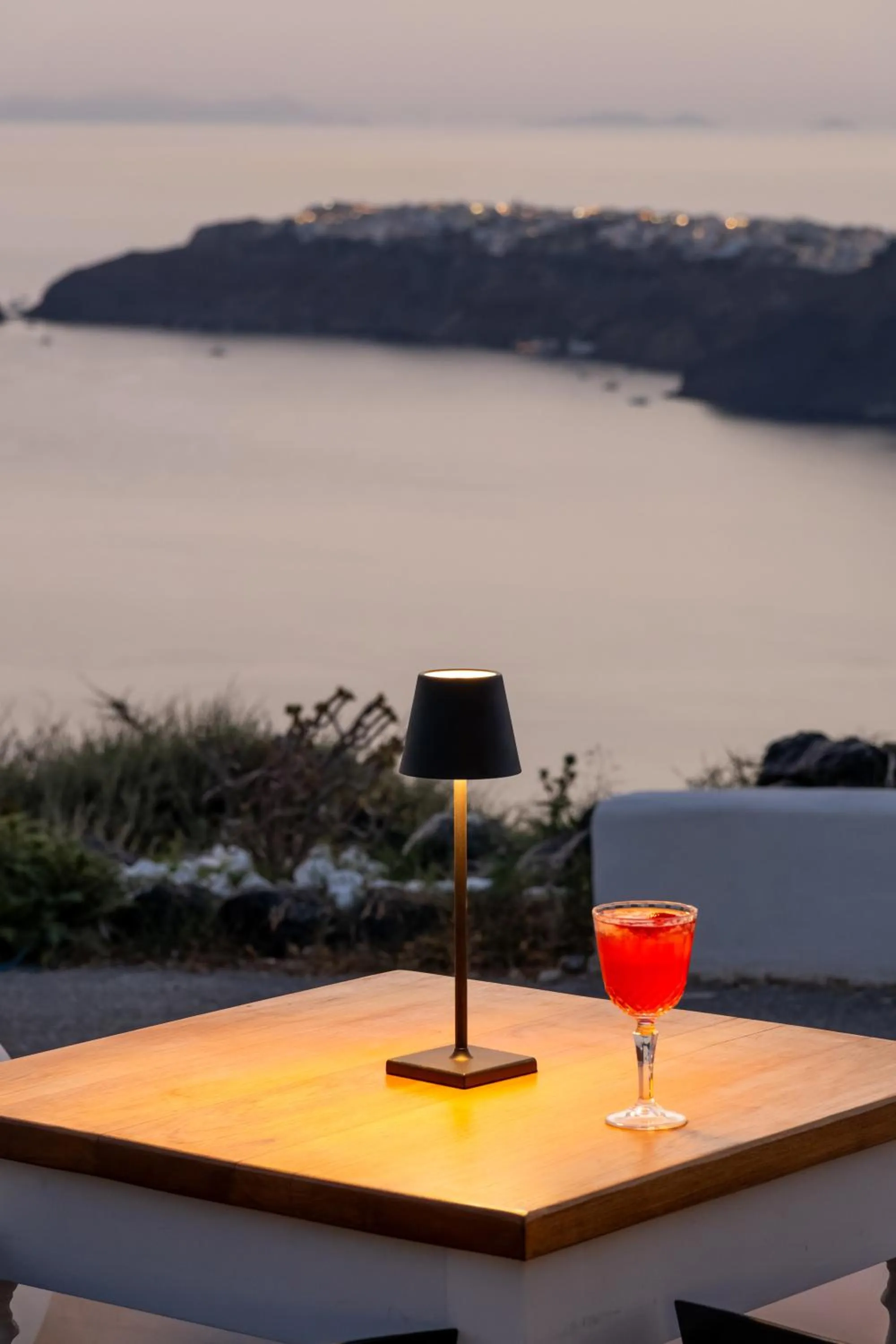 Restaurant/places to eat in Amaze Suites