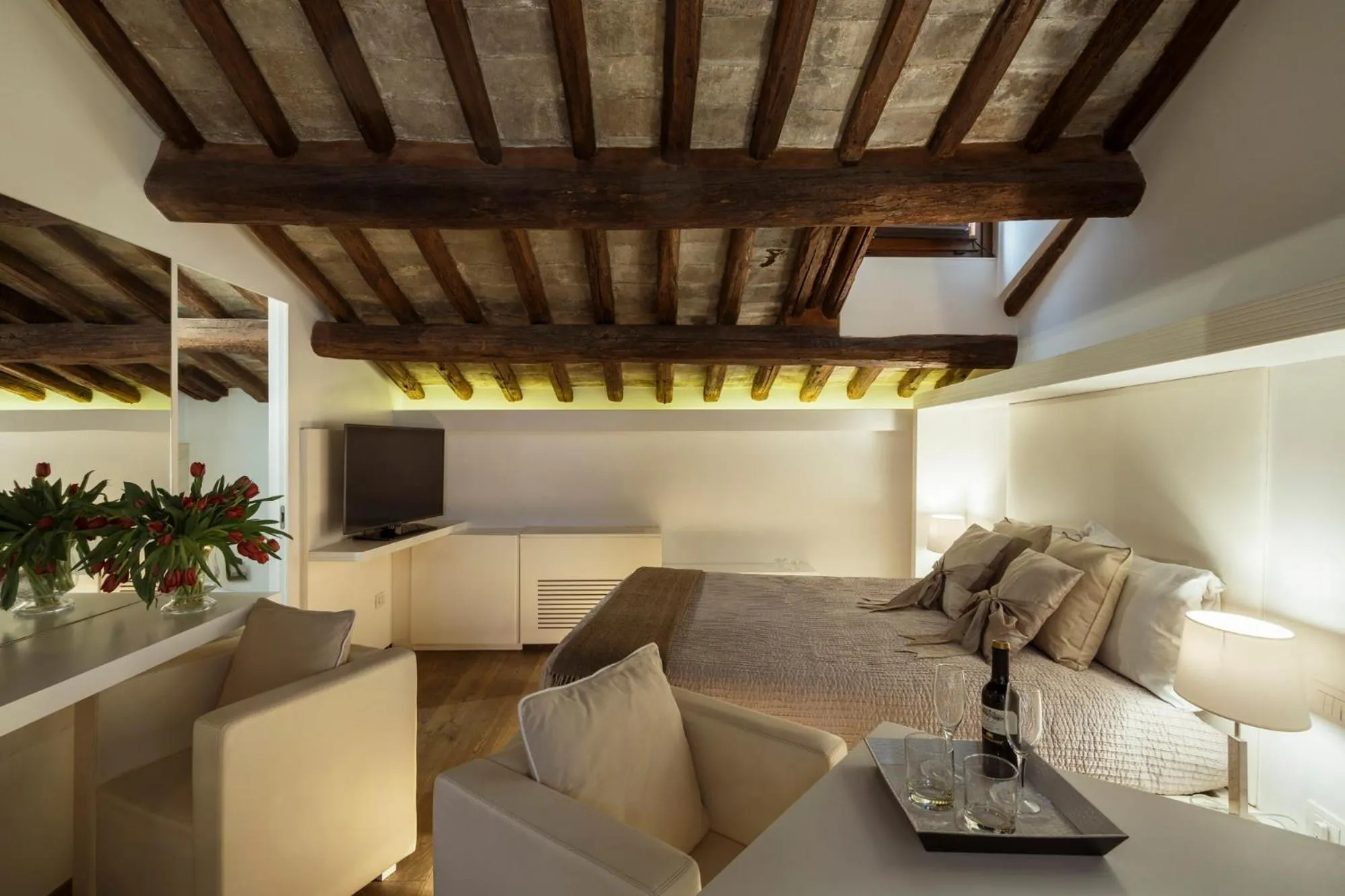 Hot Tub in Gigli D'Oro Suite