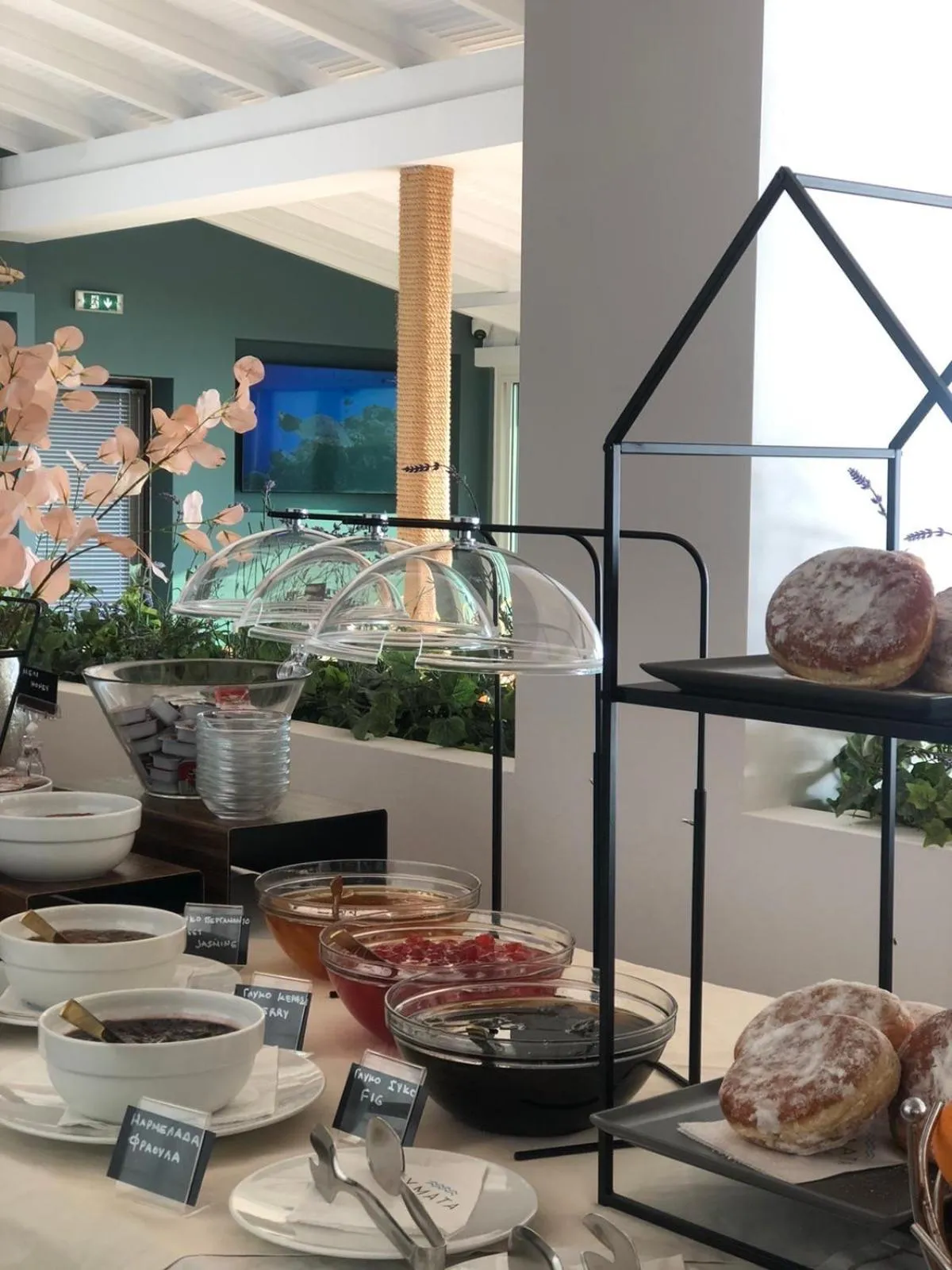 Food and drinks in Kymata Hotel