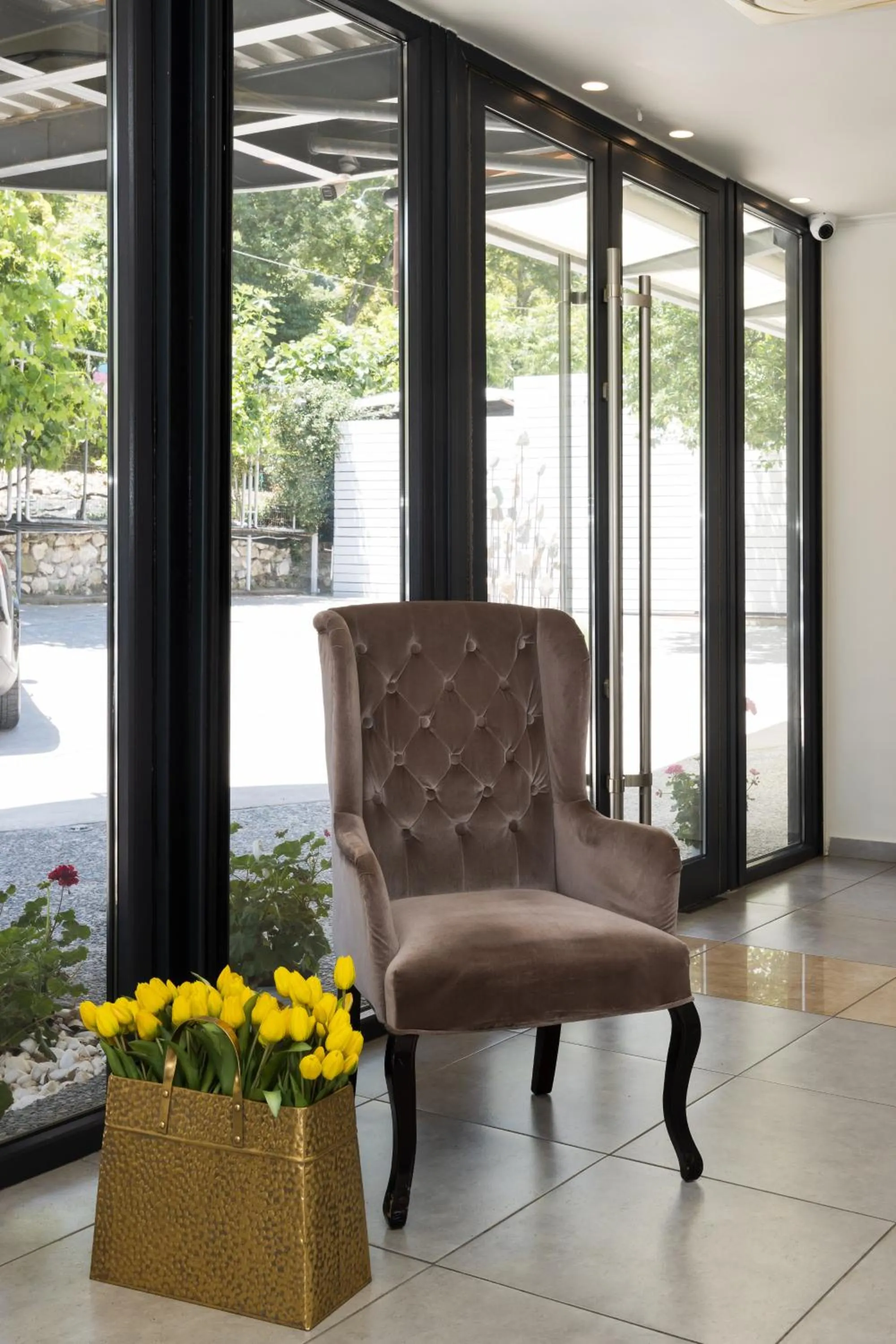 Living room in Kymata Hotel