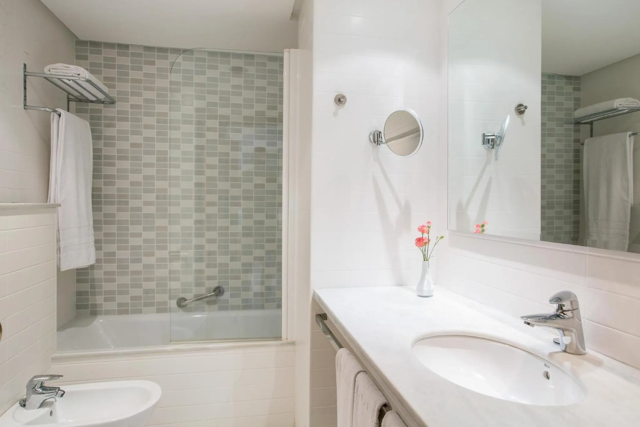 Toilet in Hipotels Bahía Grande Aparthotel