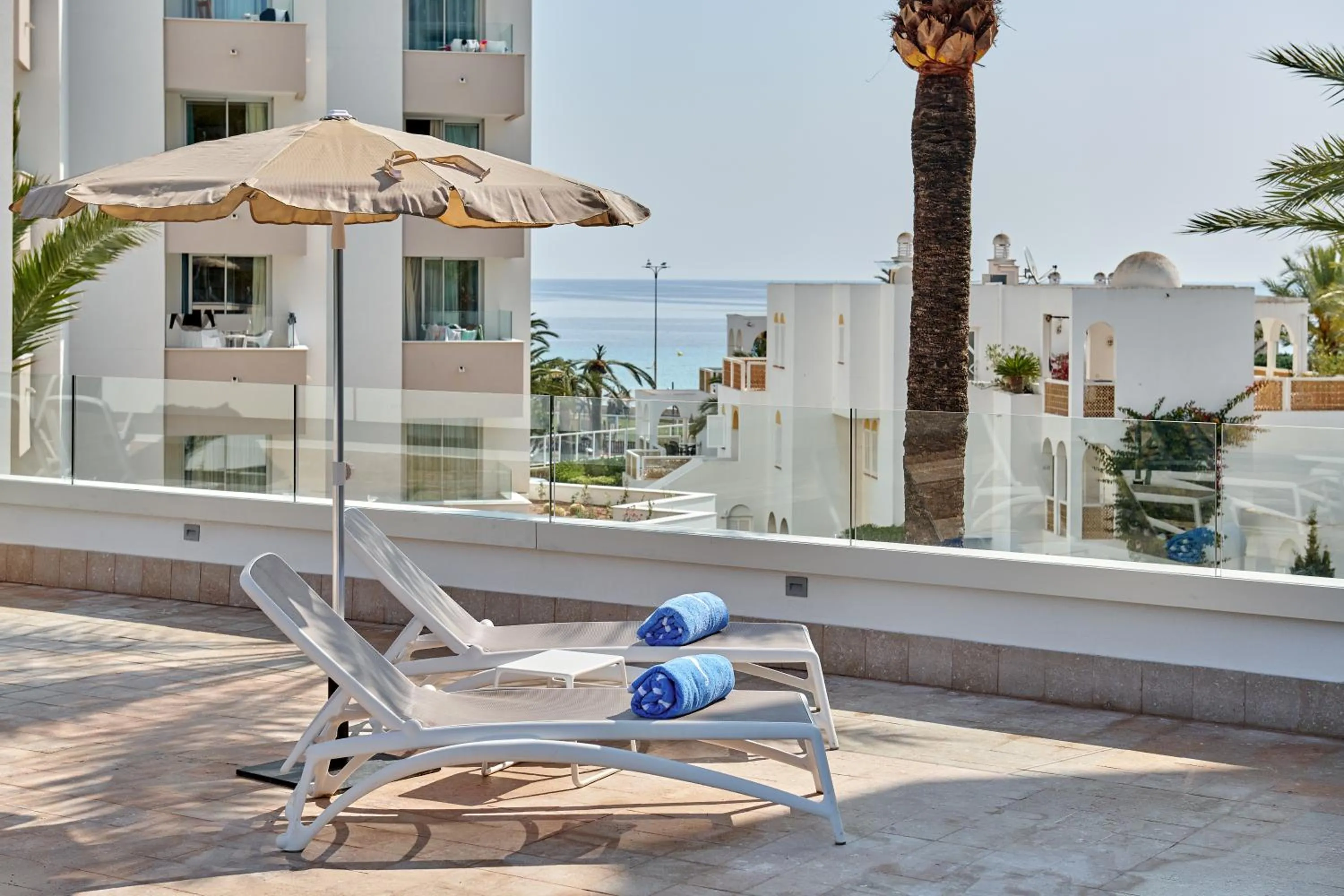 Solarium in Hipotels Bahía Grande Aparthotel