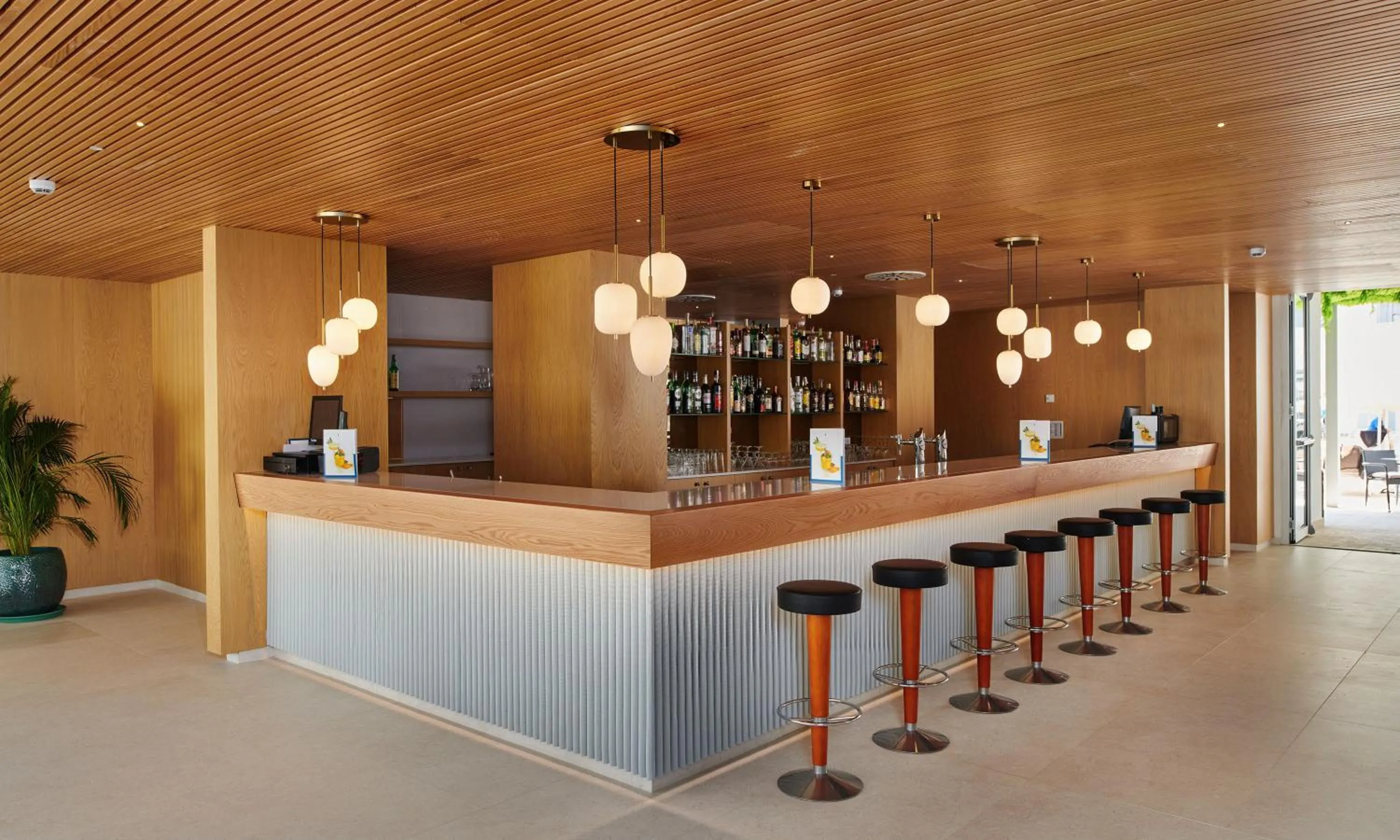 Lounge or bar in Hipotels Bahía Grande Aparthotel