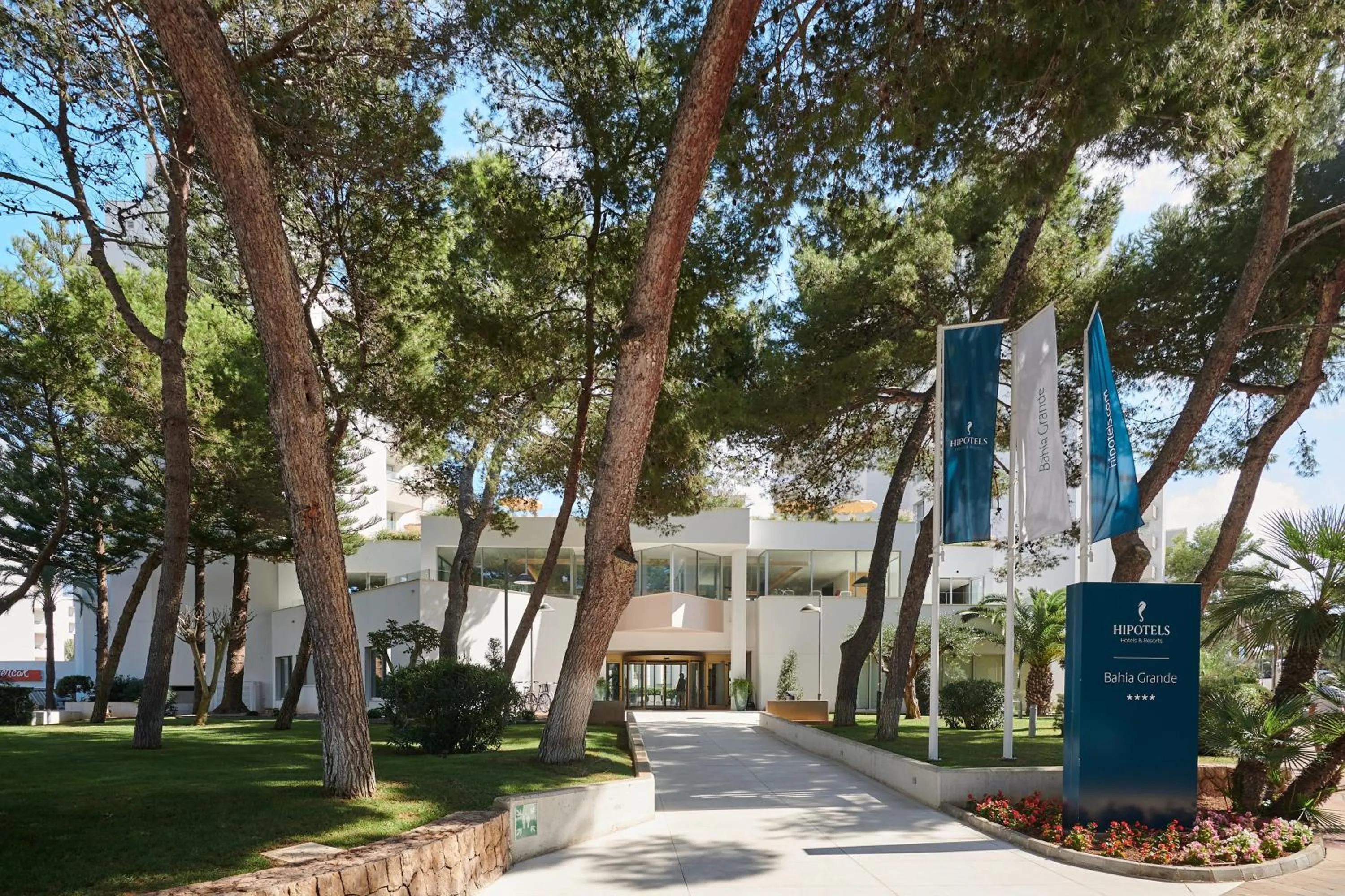 Property building in Hipotels Bahía Grande Aparthotel