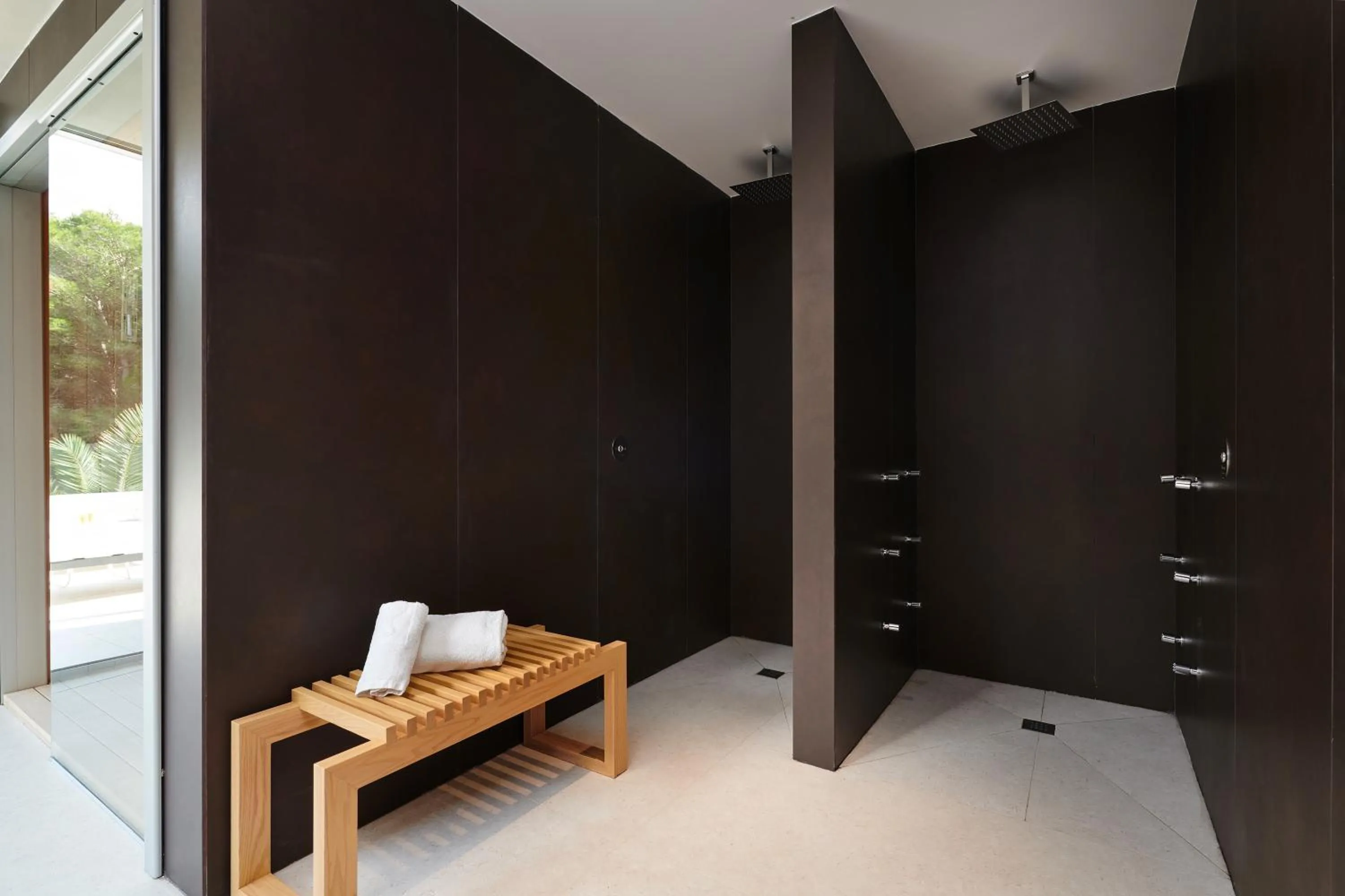 Shower in Hipotels Bahía Grande Aparthotel