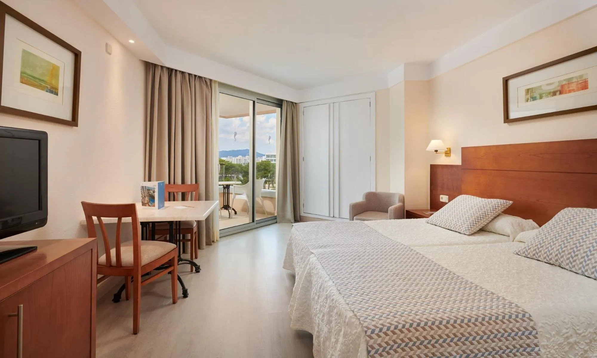 Bed in Hipotels Bahía Grande Aparthotel