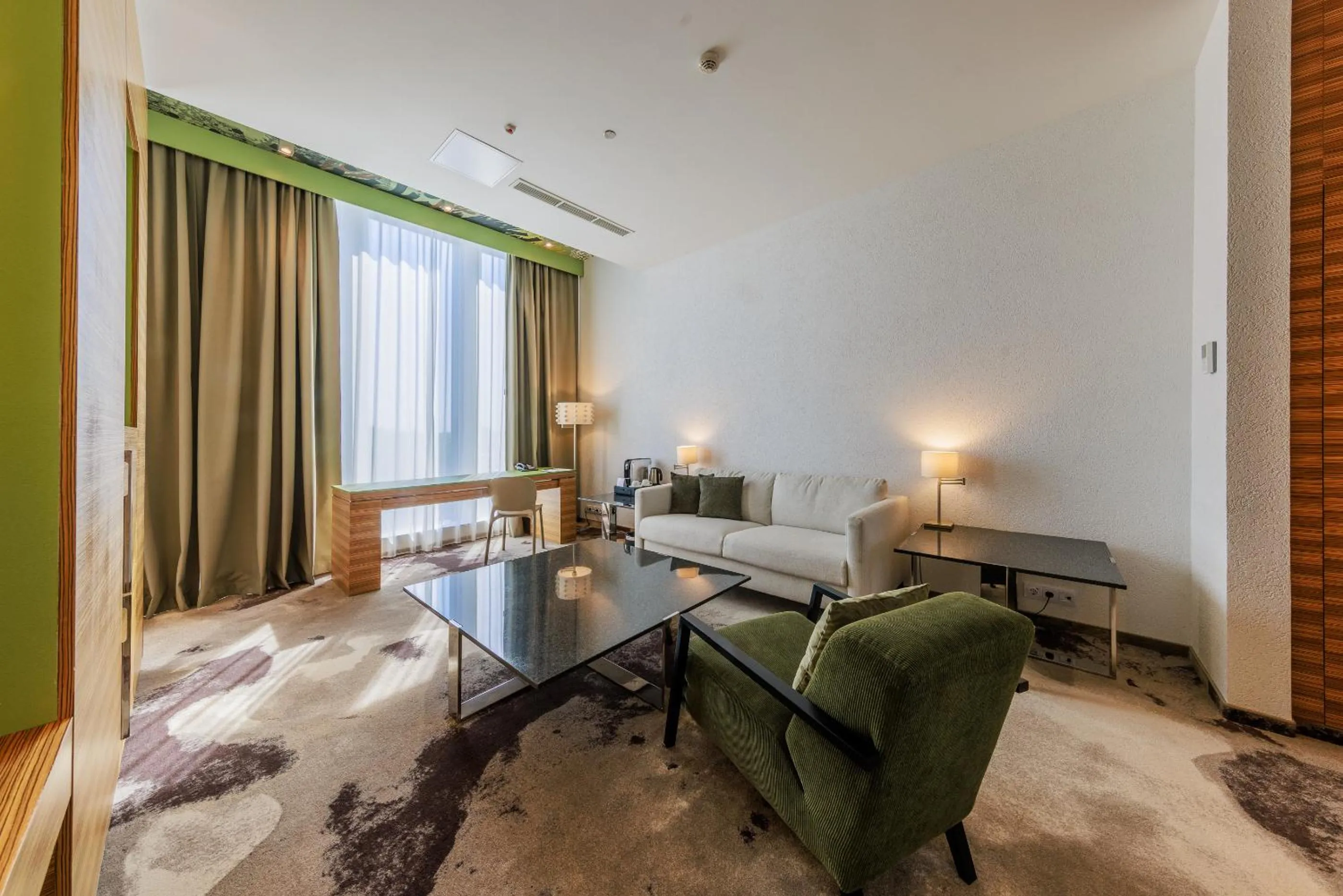 Living room, Bed in Mercure Tallinn