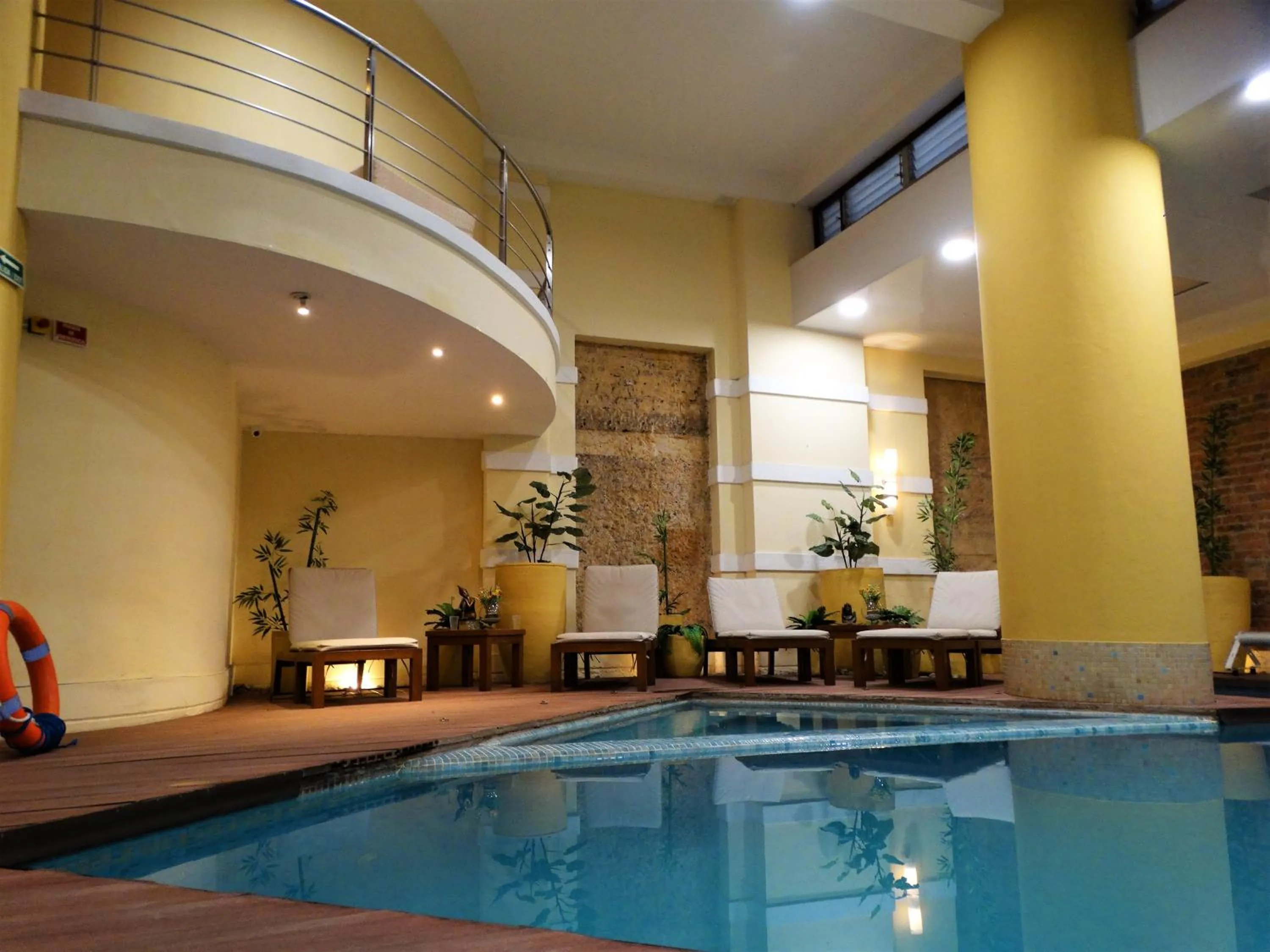 Swimming pool in Hotel De La Opera