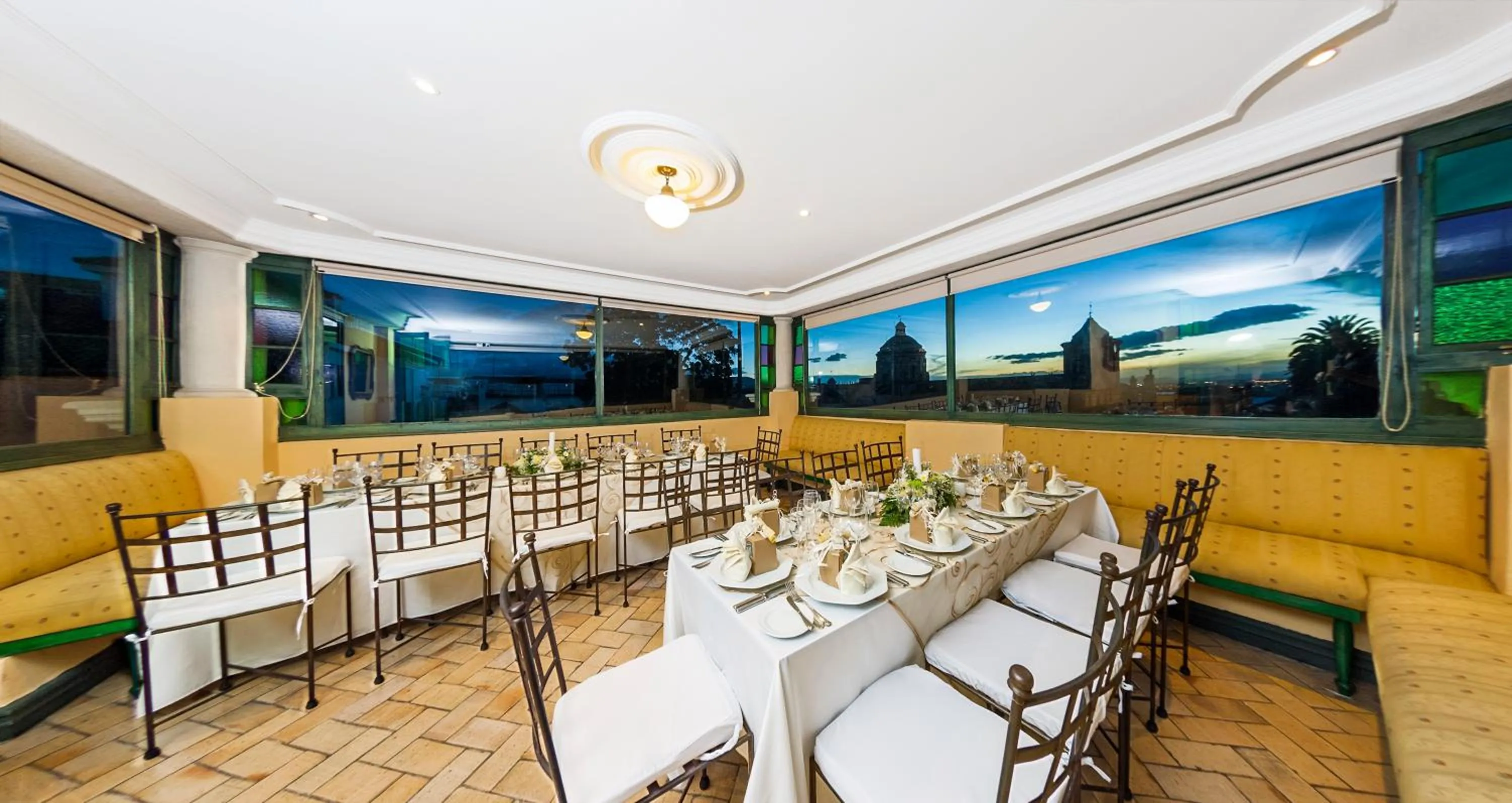 Food and drinks in Hotel De La Opera