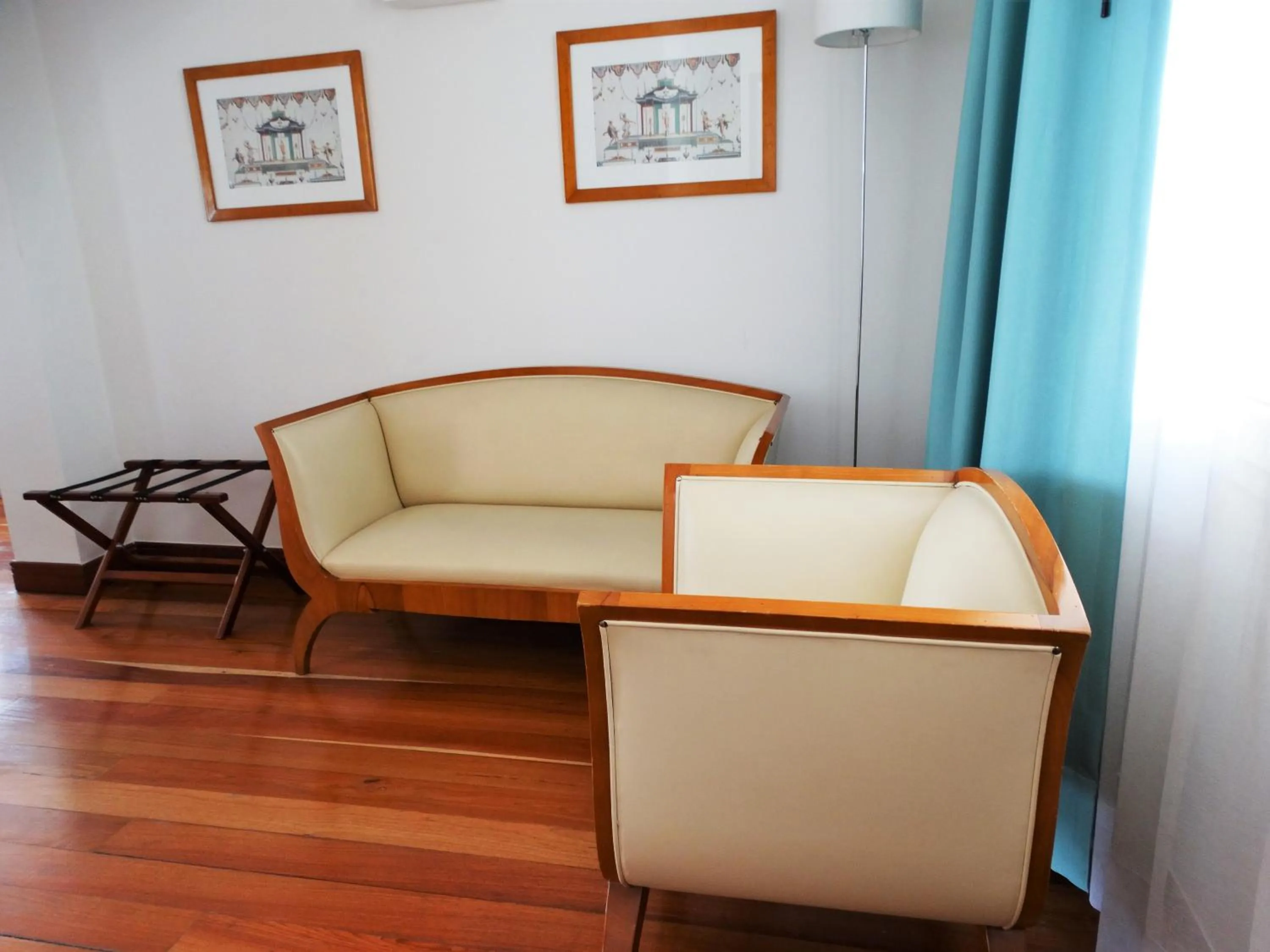 Property building in Hotel De La Opera