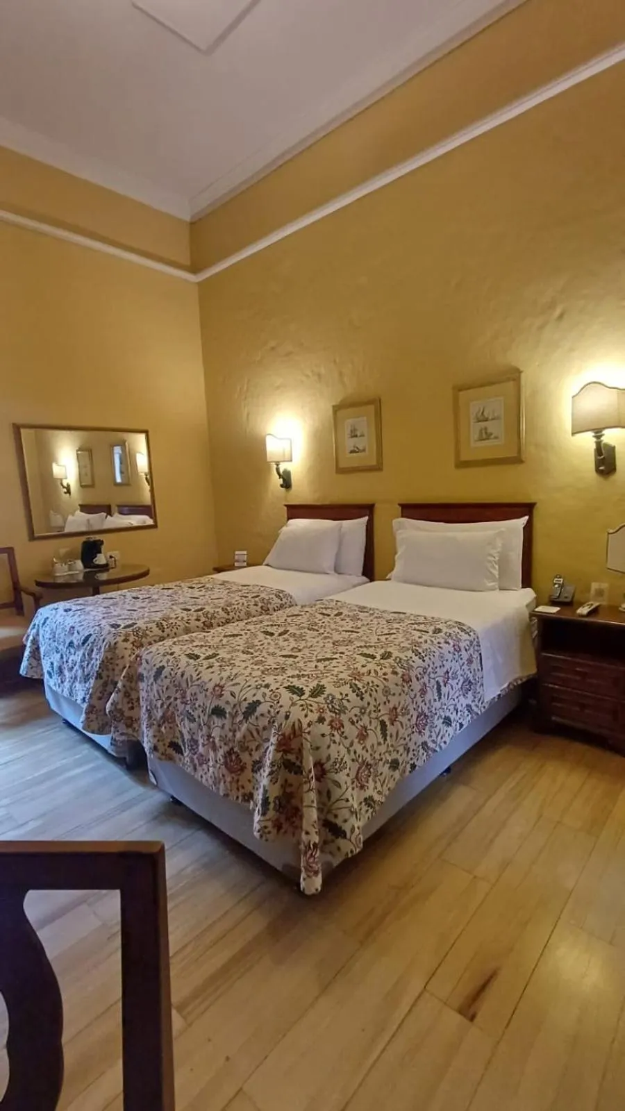 Bed in Hotel De La Opera