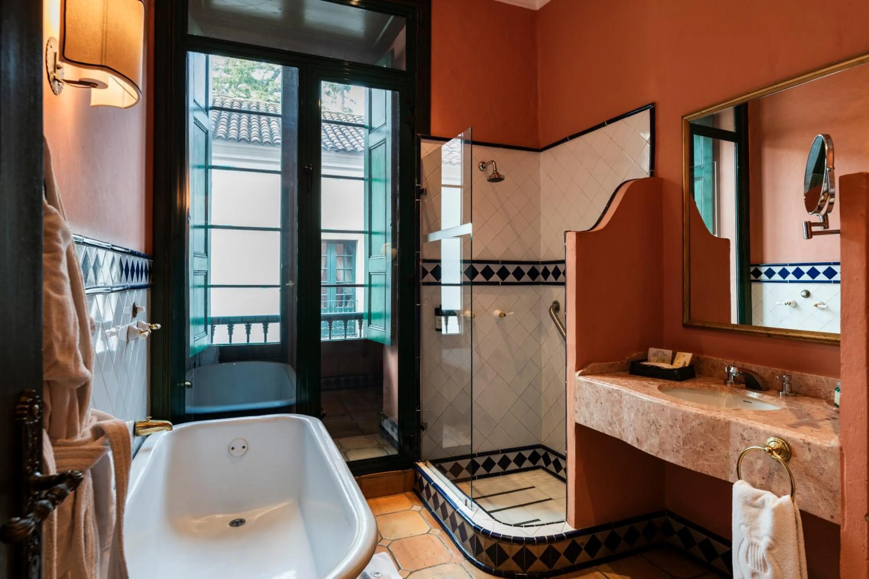 Bath in Hotel De La Opera