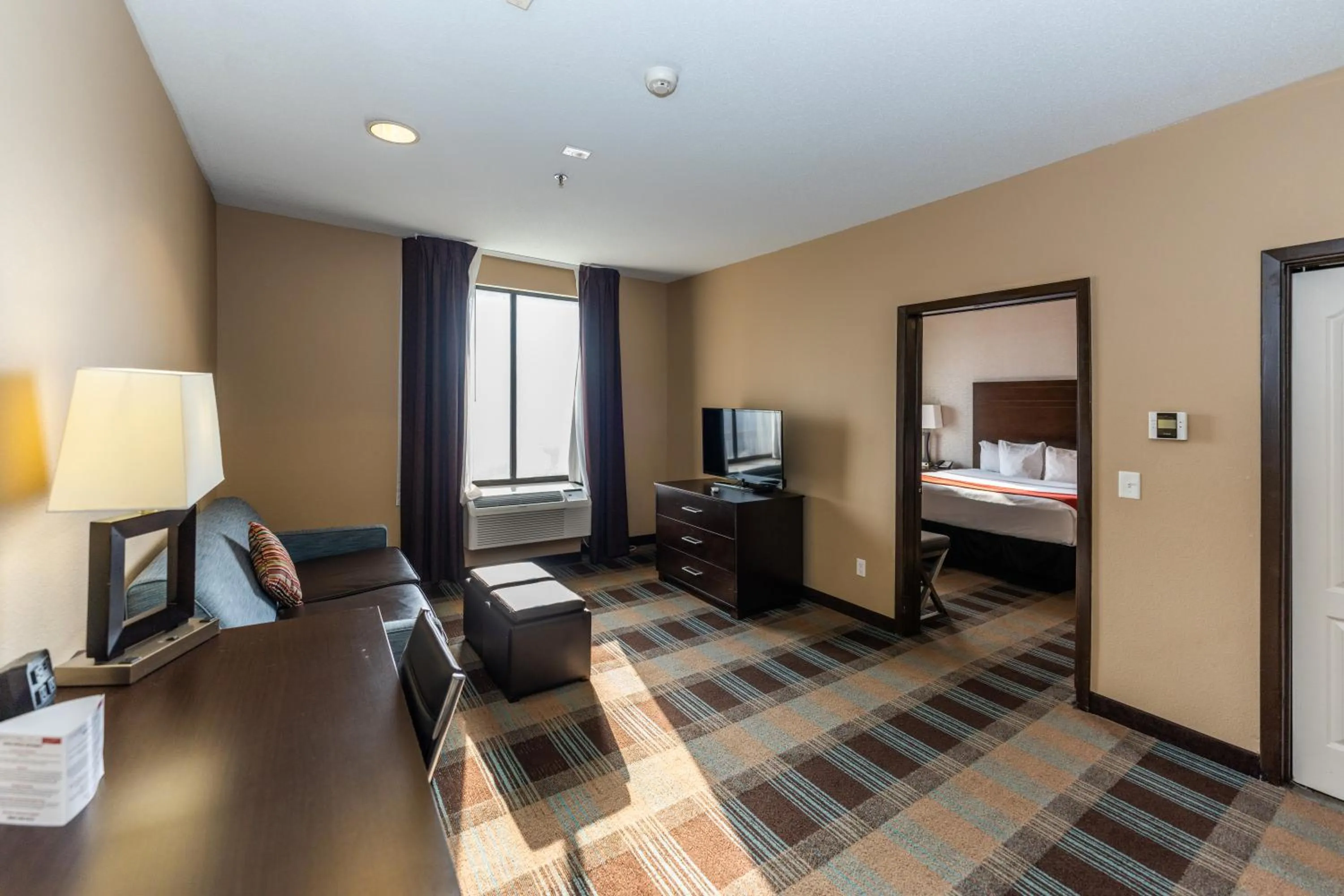 TV and multimedia, Bed in Comfort Suites Houston West at Clay Road