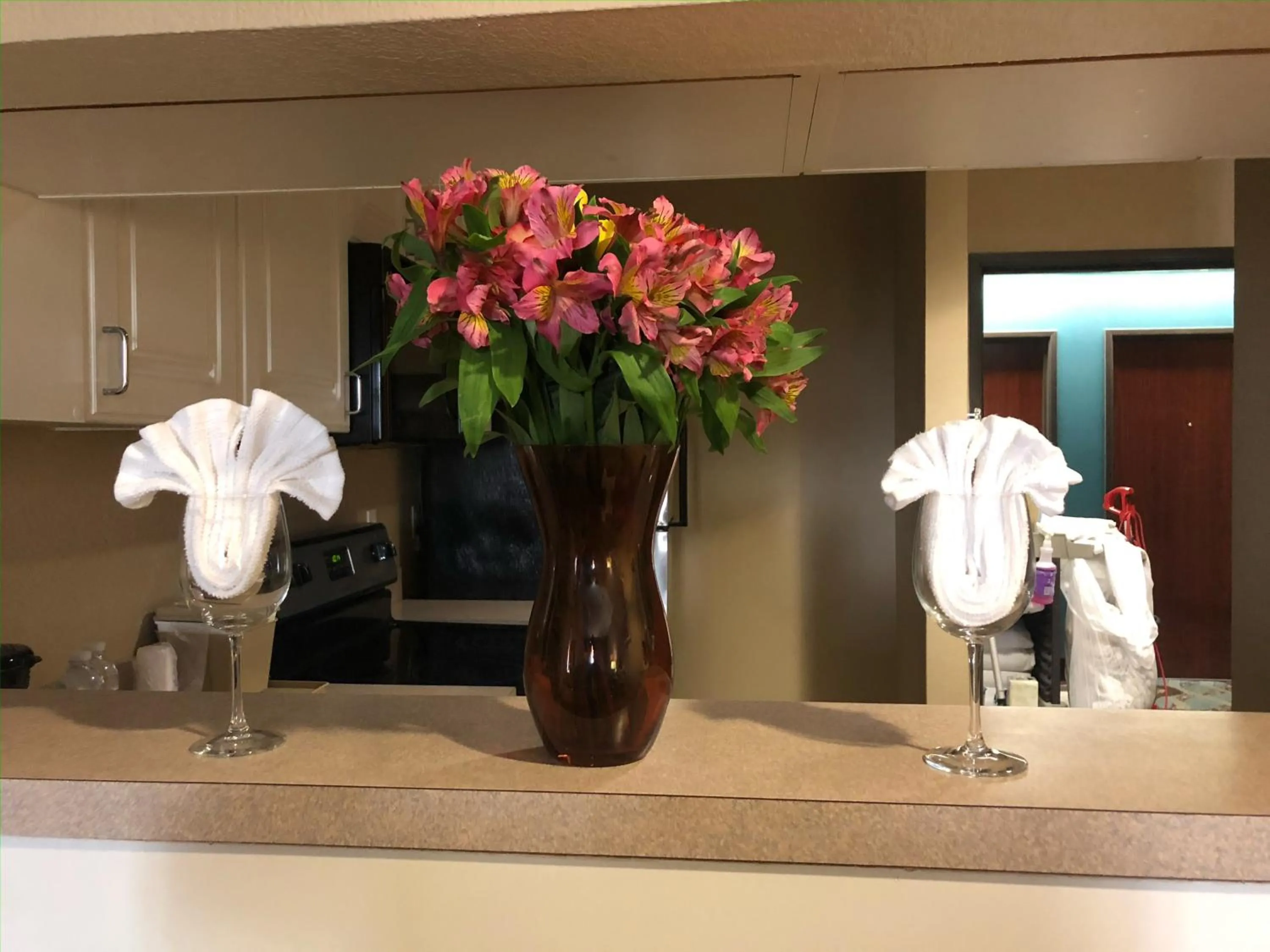 kitchen in Comfort Suites Houston West at Clay Road