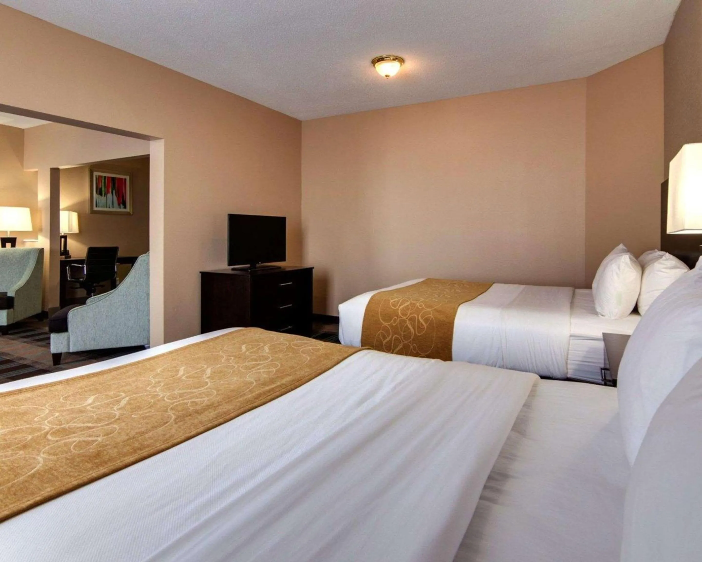Photo of the whole room, Bed in Comfort Suites Houston West at Clay Road
