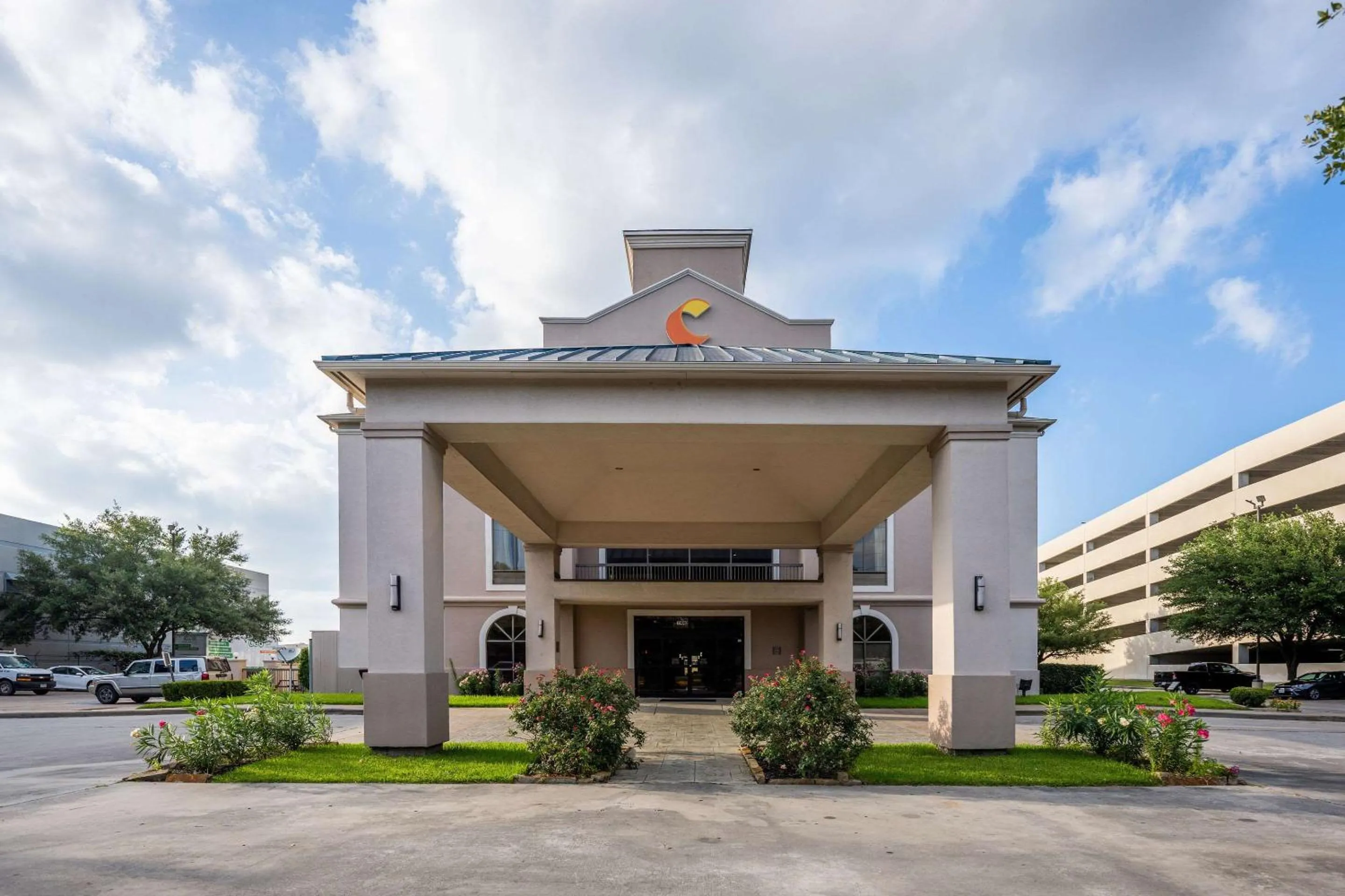 Property building in Comfort Suites Houston West at Clay Road