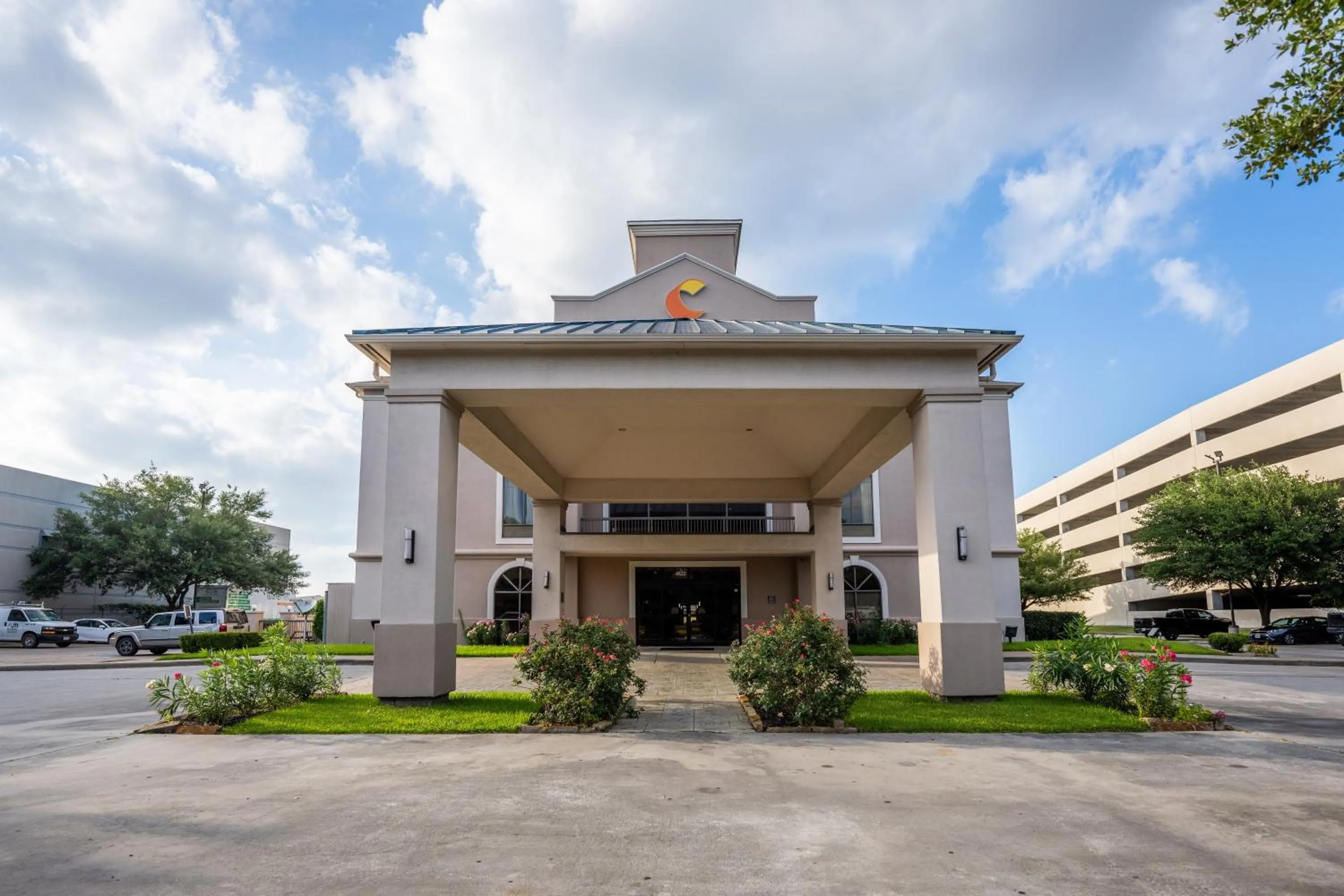 Property building in Comfort Suites Houston West at Clay Road