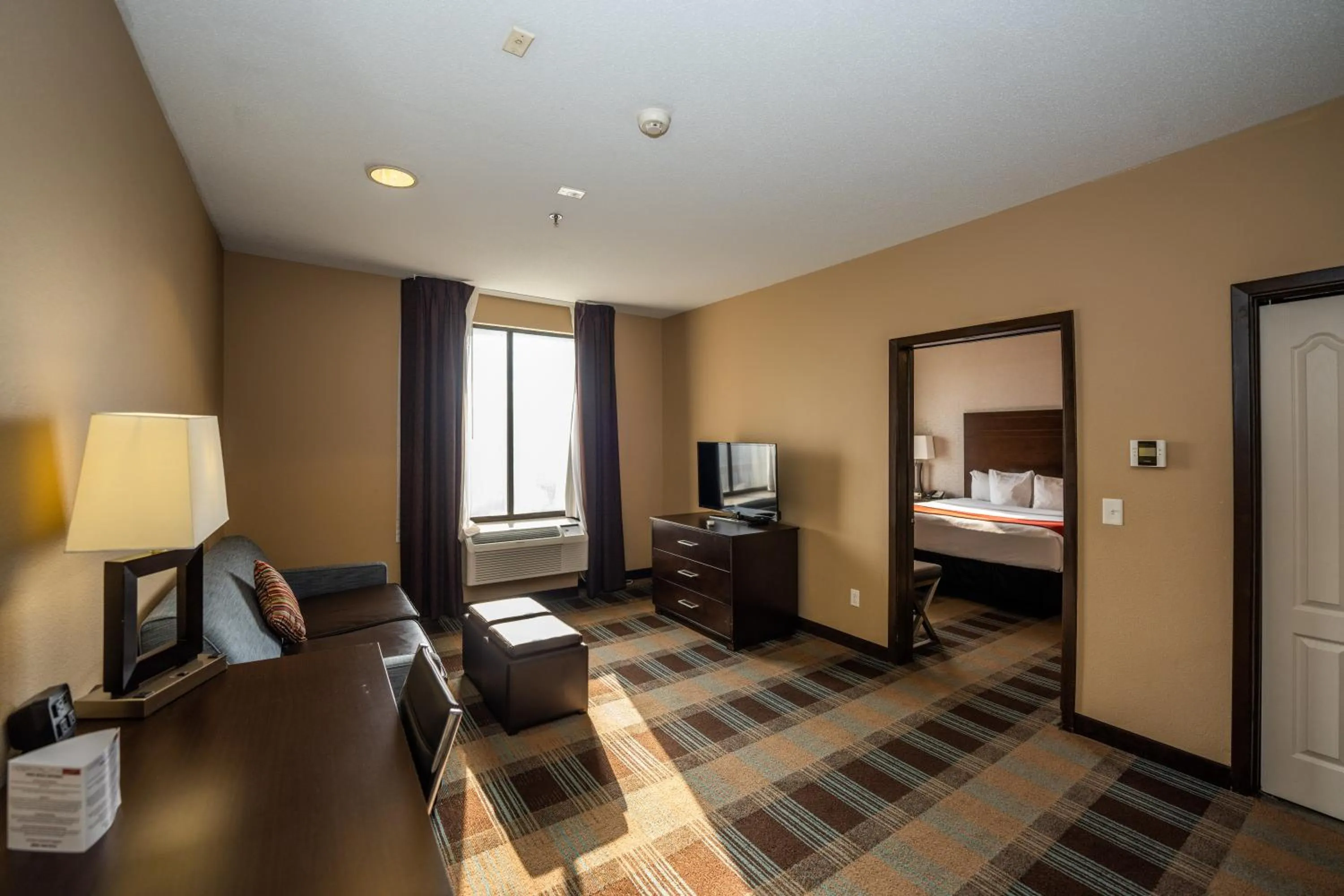 TV and multimedia, Bed in Comfort Suites Houston West at Clay Road