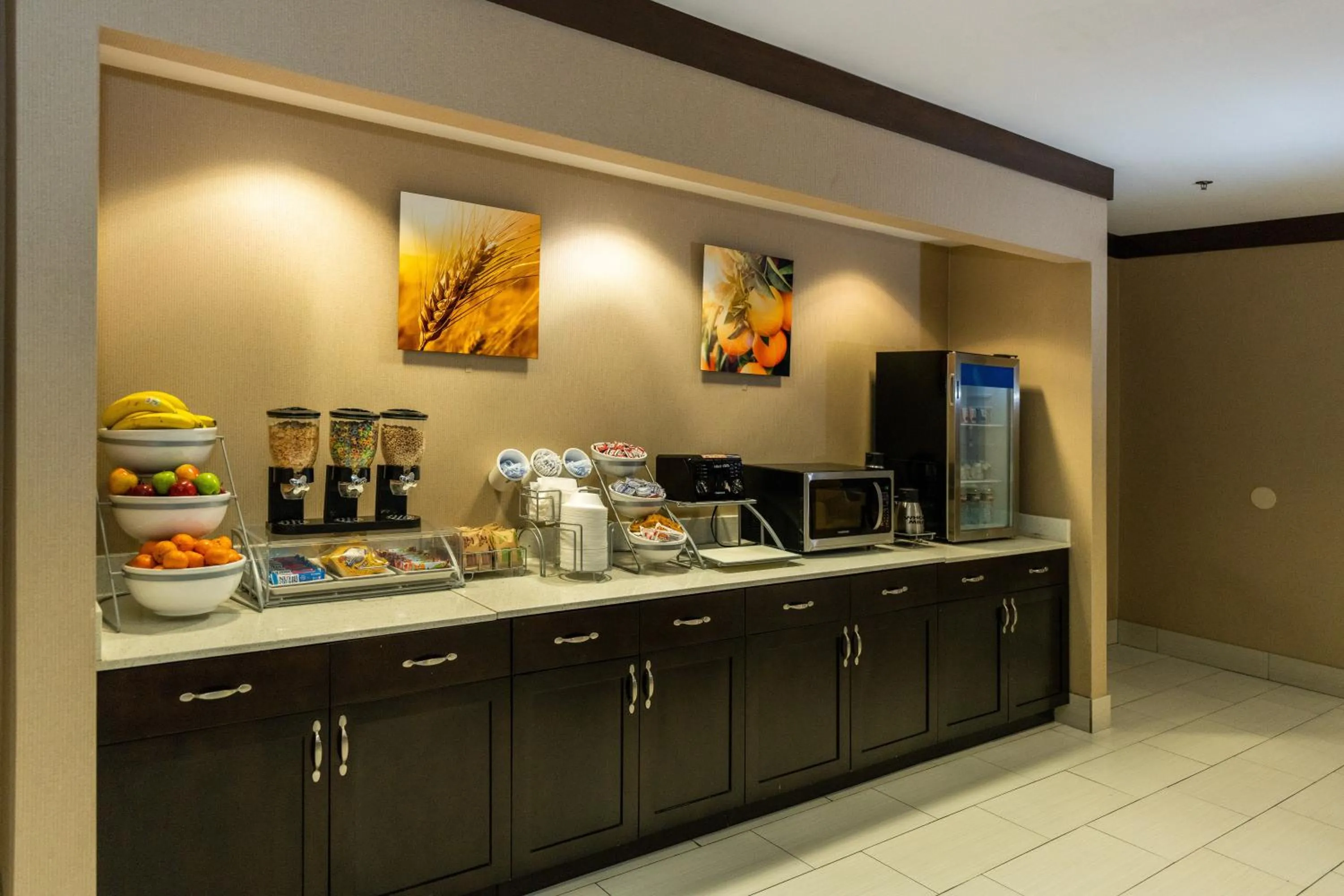 Coffee/tea facilities in Comfort Suites Houston West at Clay Road